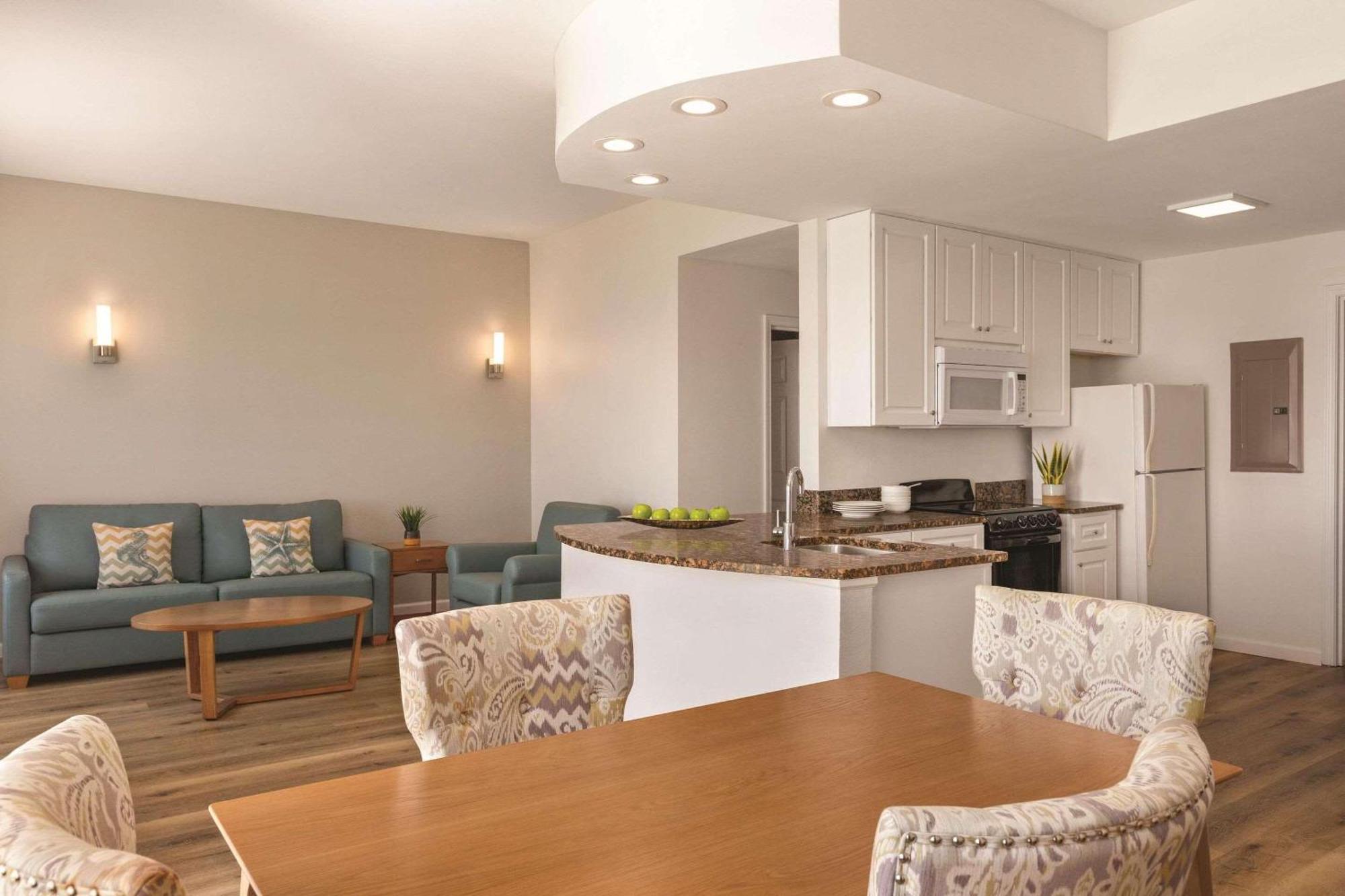 Radisson Beachfront - Panama 3*