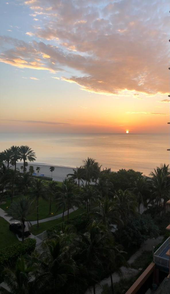 Aparthotel Escape Private Sunny Isles Beach