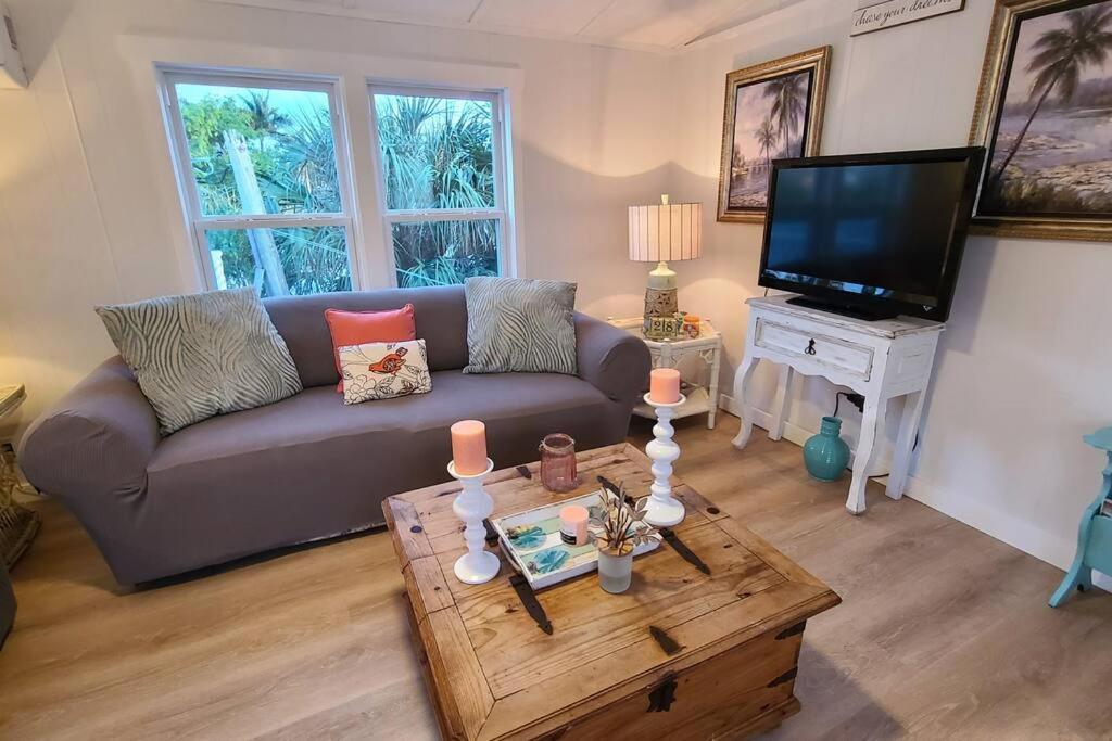 Holiday home Tidemark - Private Swim Spa, Tiki, 200ft Of Waterfront Dockage
