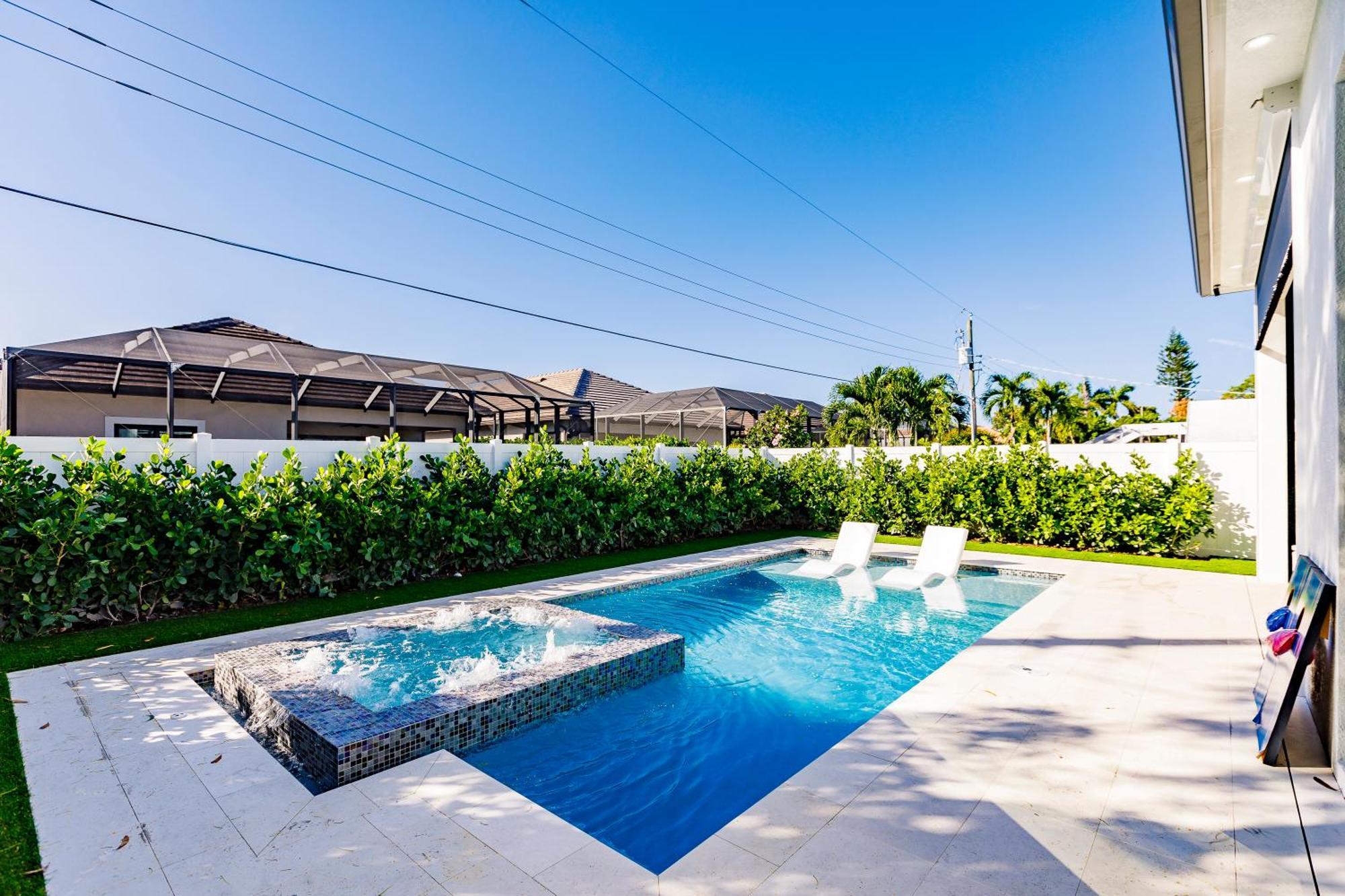 Calming Waves Luxury 4-3 Holiday home Naples