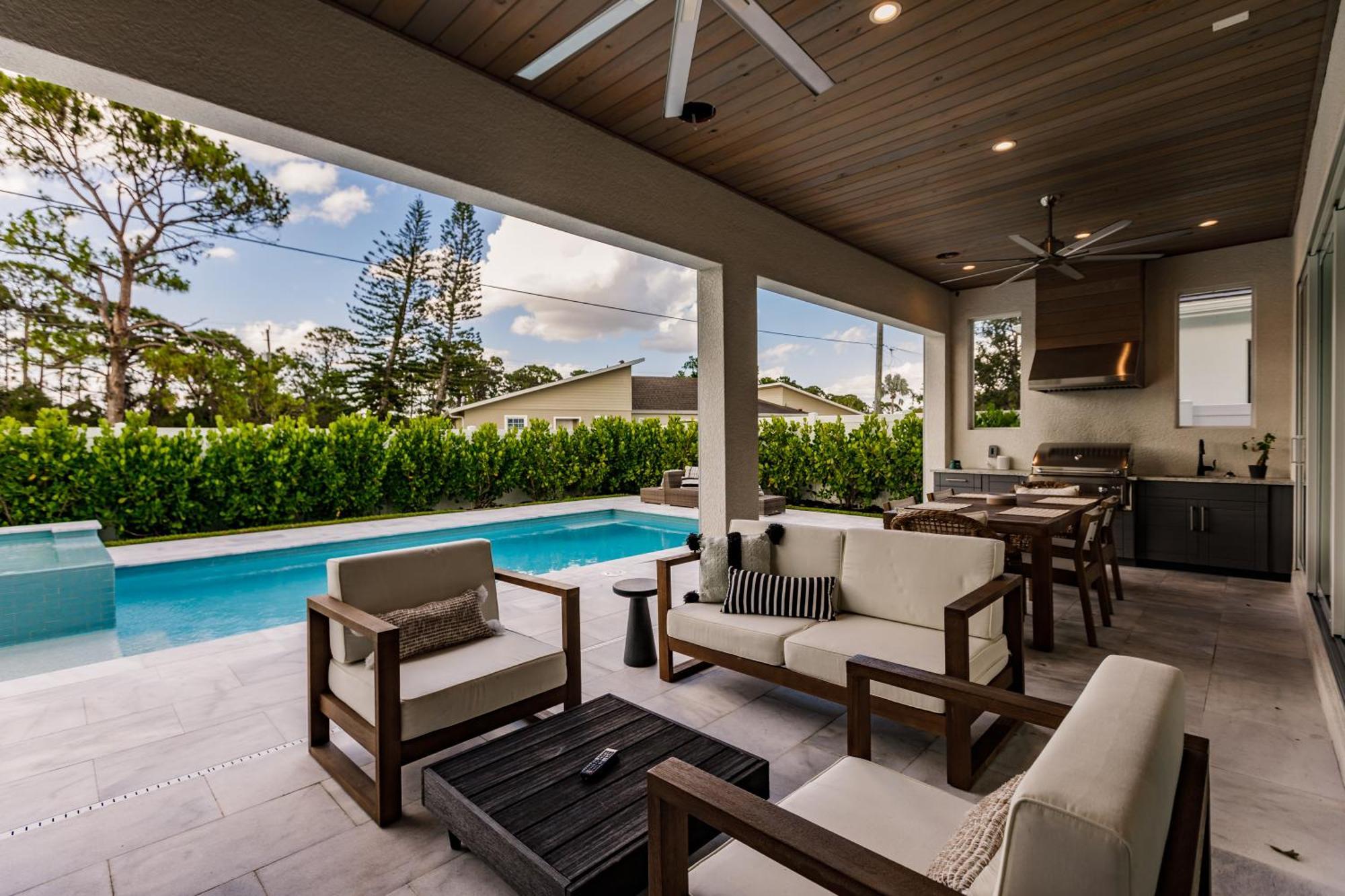 Mimosa Manor 4-4 Luxury Near Vanderbilt Holiday home