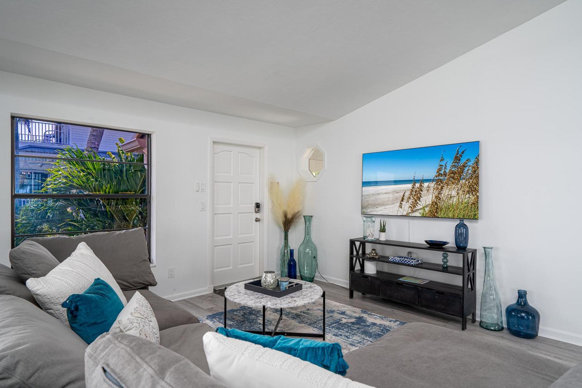 180° Bay Views, Newly Remodeled, Walk To *