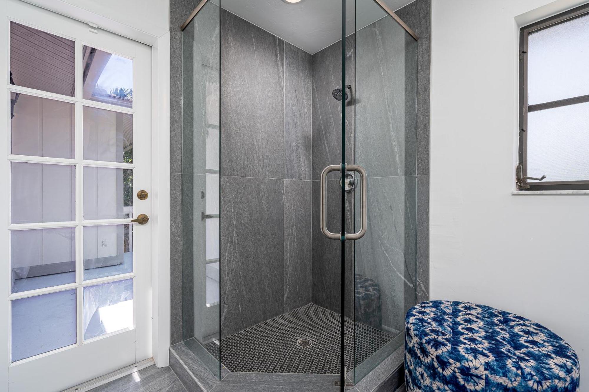180° Bay Views, Newly Remodeled, Walk To *
