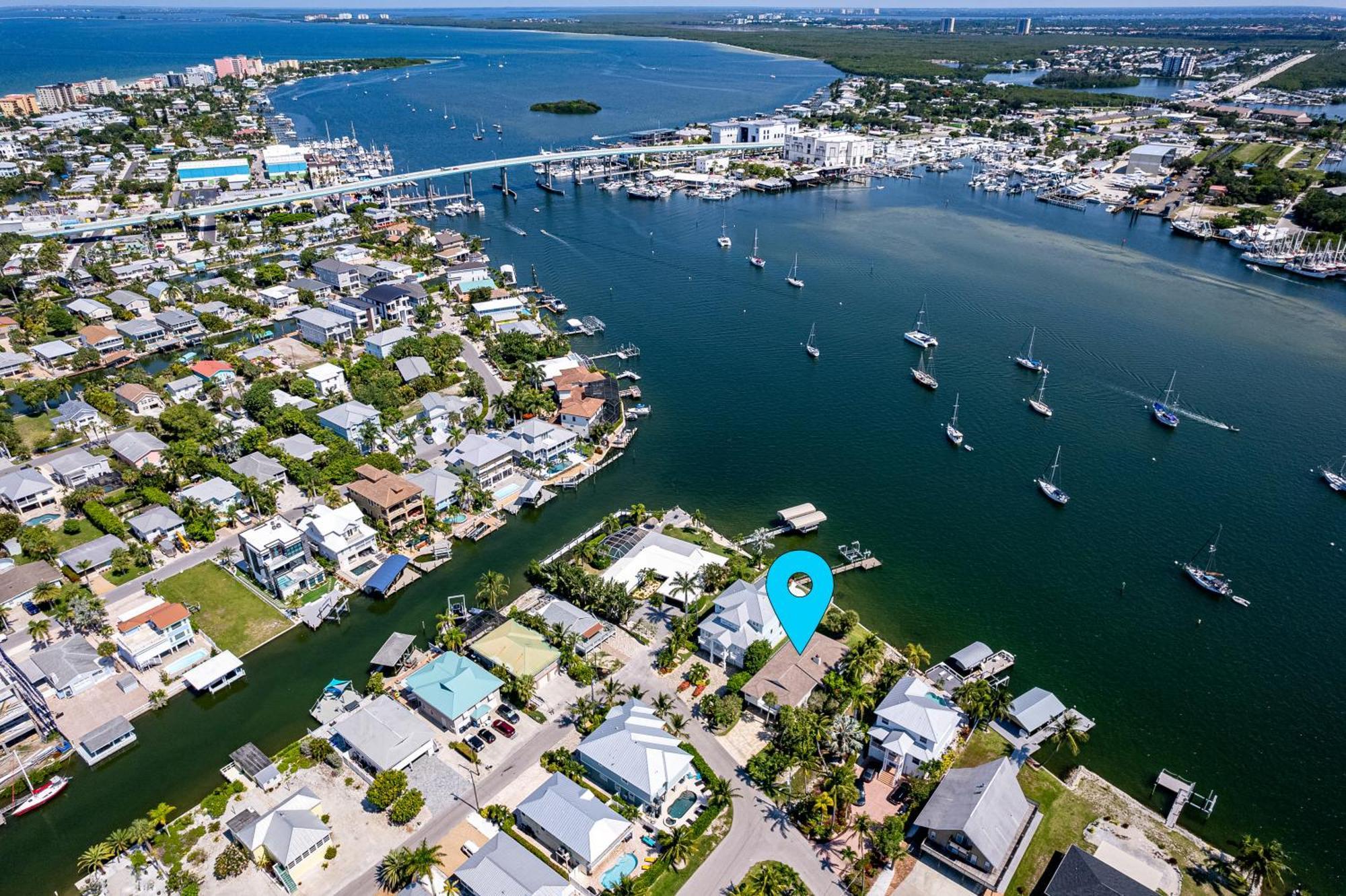 180° Bay Views, Newly Remodeled, Walk To * Fort Myers Beach