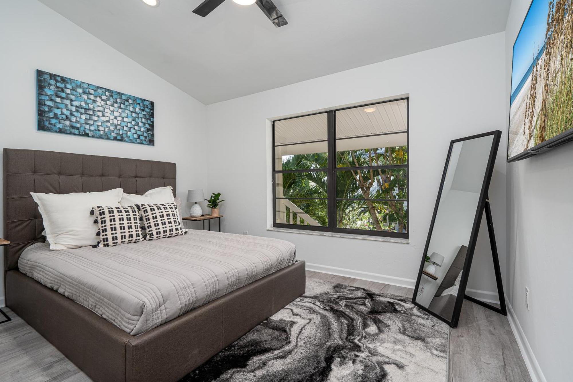 Holiday home 180° Bay Views, Newly Remodeled, Walk To
