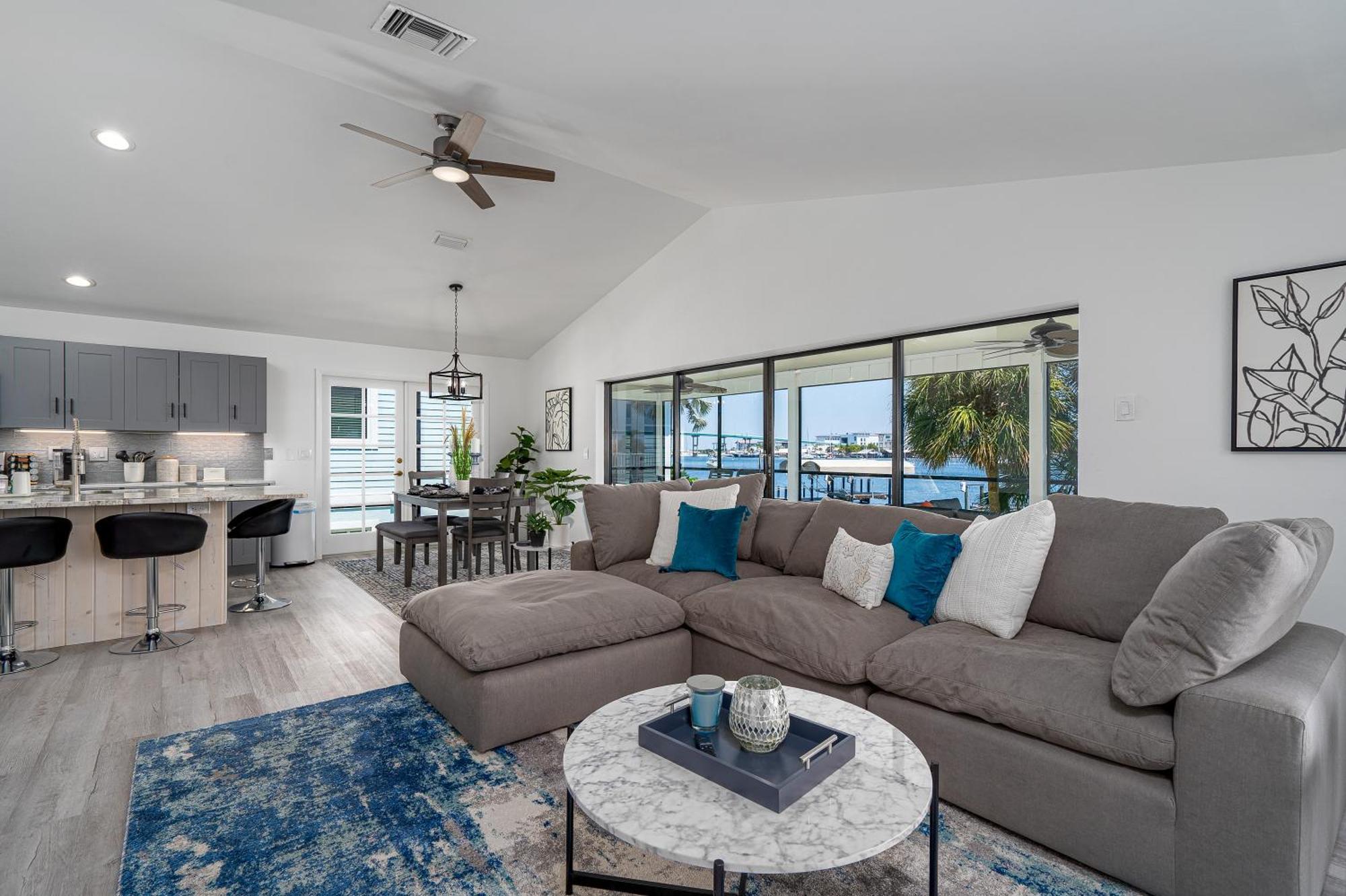 180° Bay Views, Newly Remodeled, Walk To Holiday home
