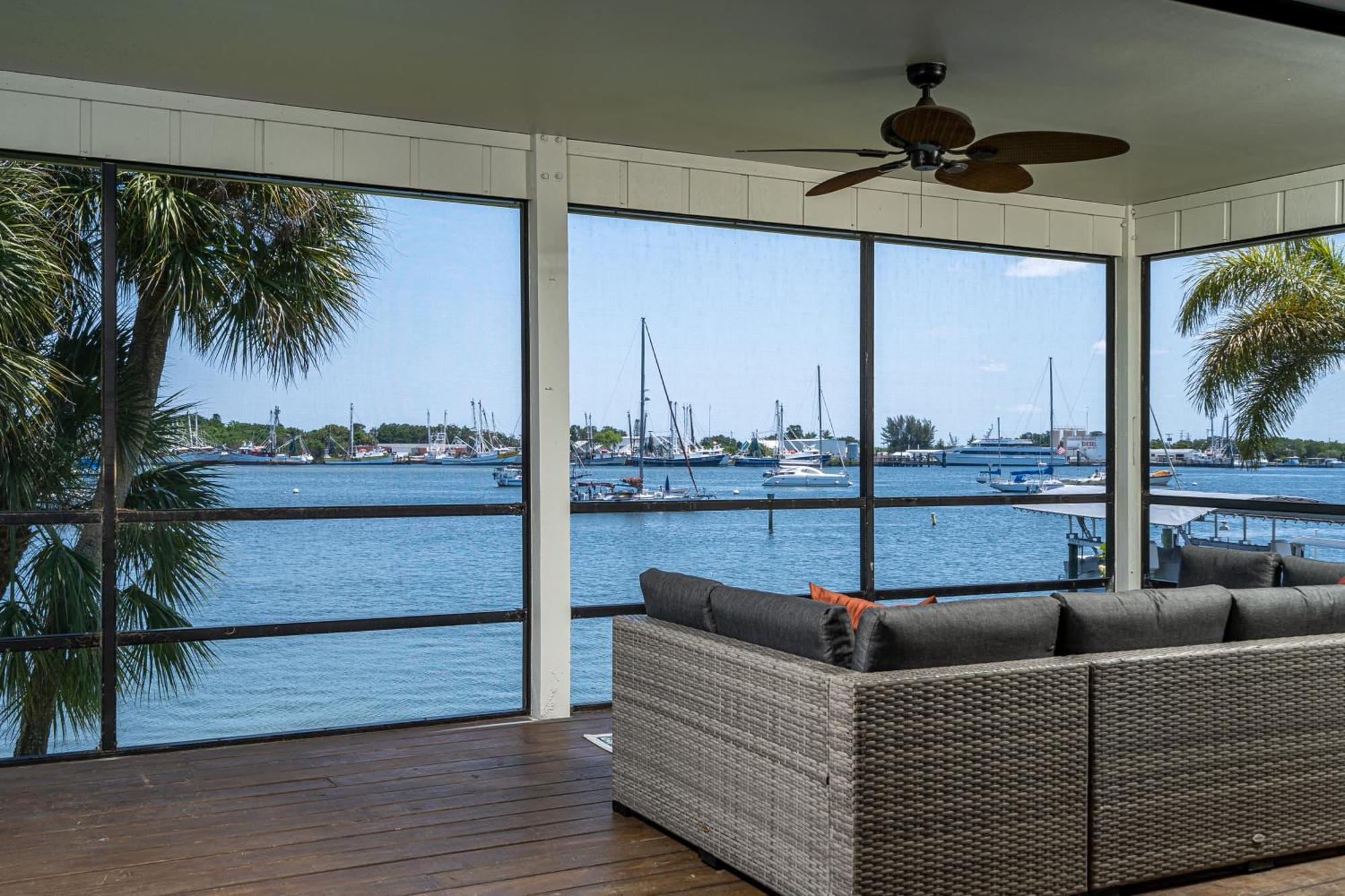 180° Bay Views, Newly Remodeled, Walk To Holiday home *