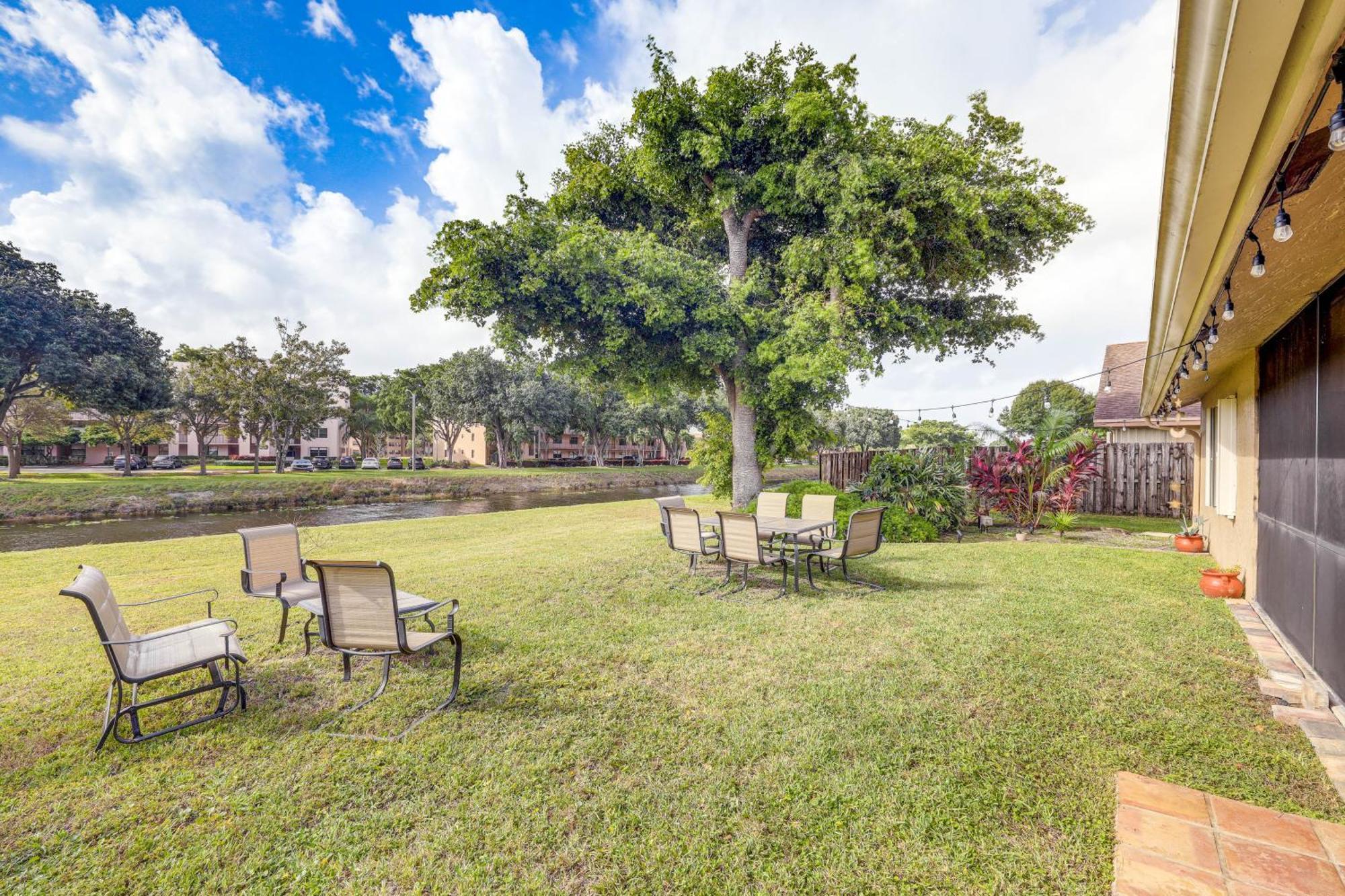 Riverfront Backyard And Grill Family Holiday home Sunrise