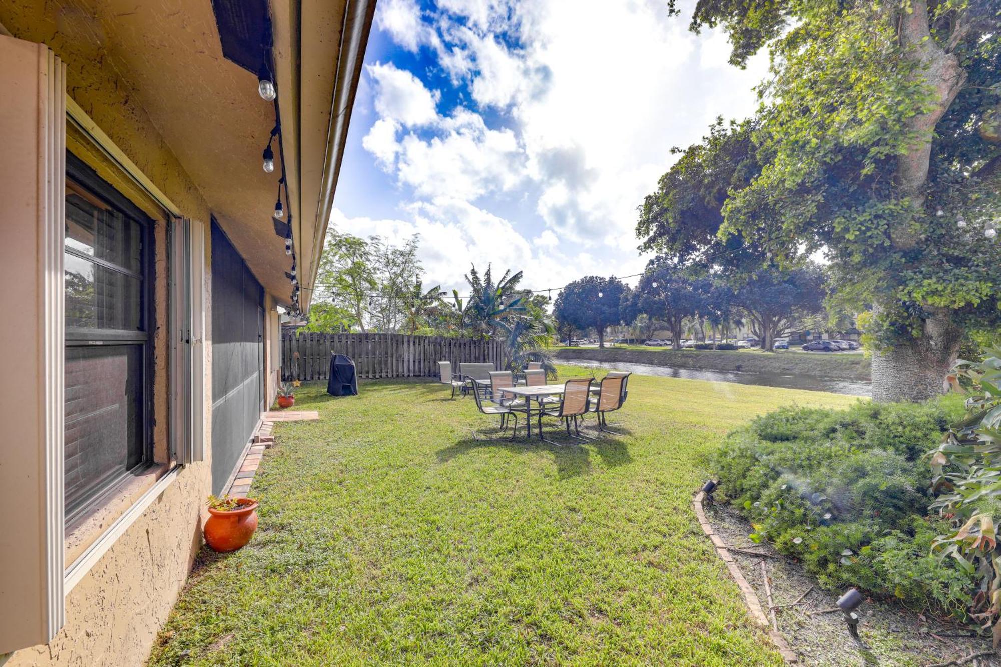 Riverfront Backyard And Grill Family Holiday home