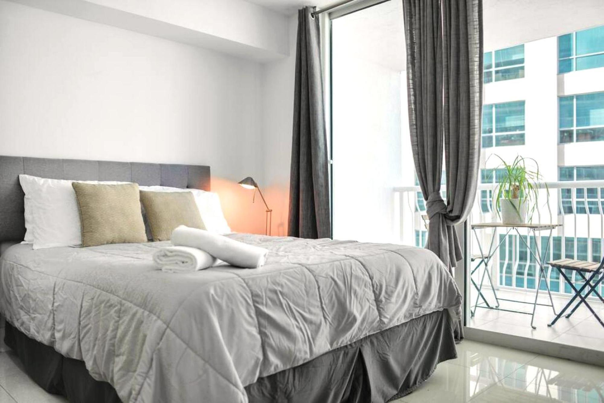 Fascinating Stylish At Brickell Apartment *