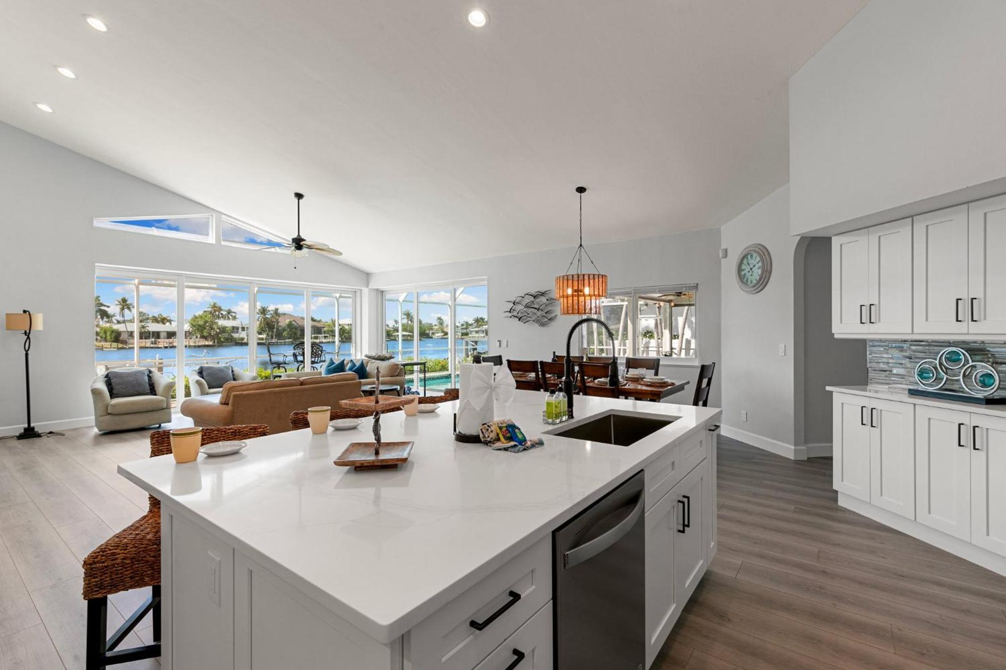 New 2024 Renovation! Gorgeous Island Oasis With Sw Exposure On Holiday home Marco Island