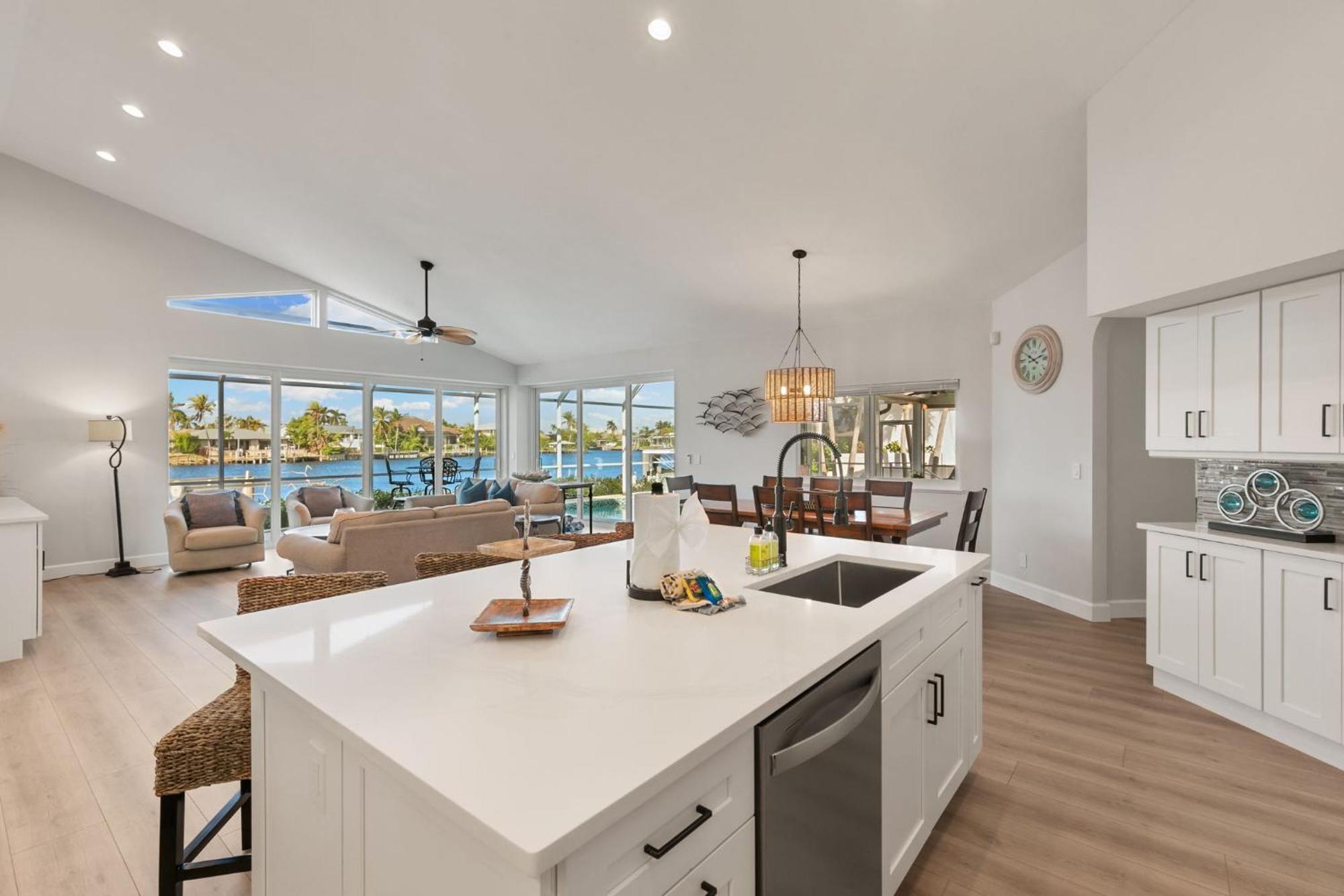 New 2024 Renovation! Gorgeous Island Oasis With Sw Exposure On Holiday home *