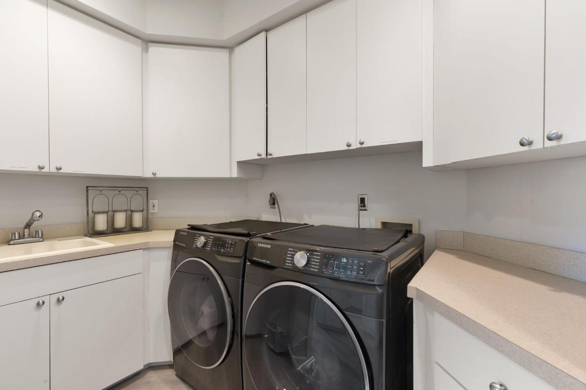 New 2024 Renovation! Gorgeous Island Oasis With Sw Exposure On Holiday home Marco Island