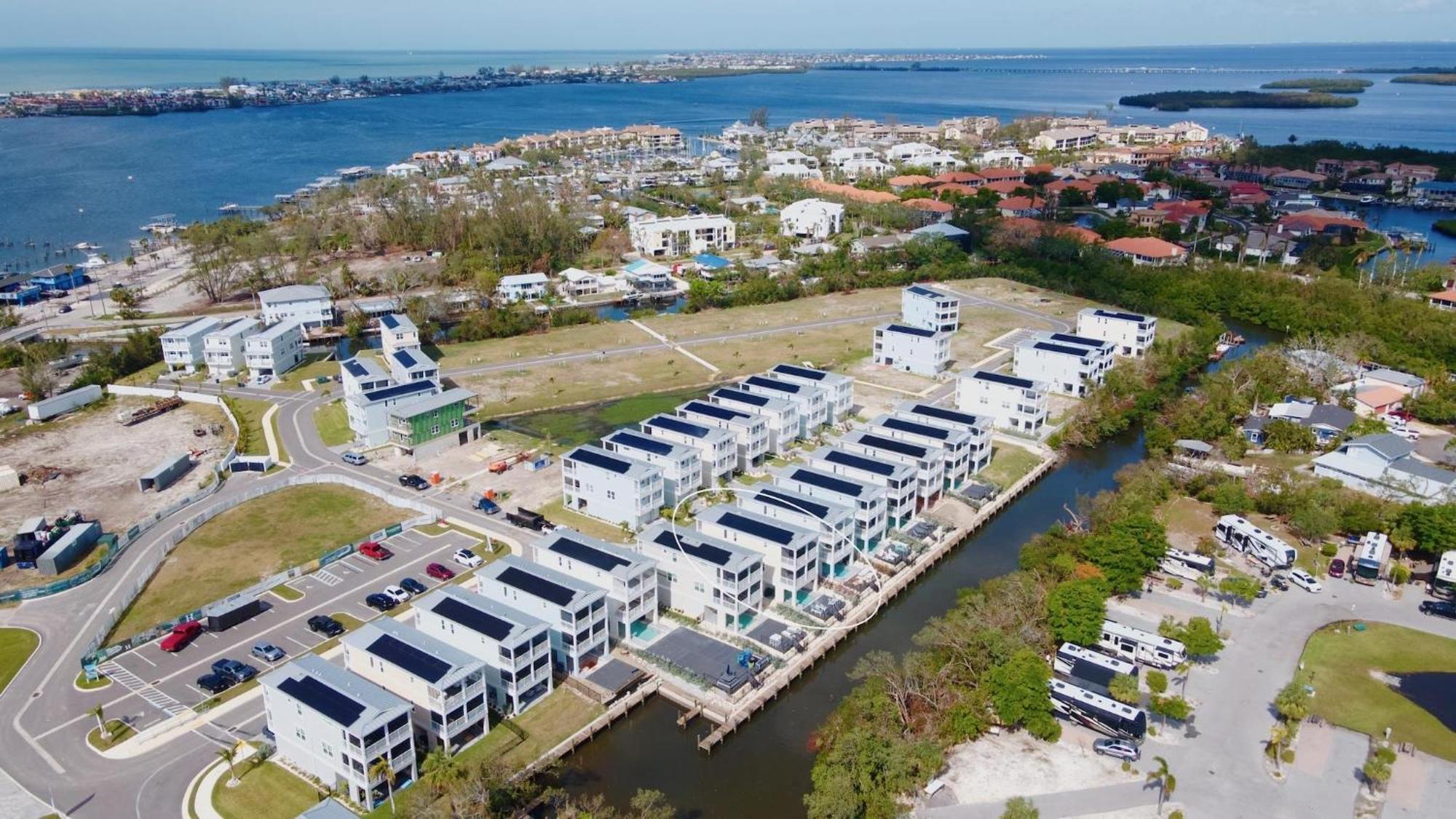 Coastal Escape At Hunter's Point * Cortez