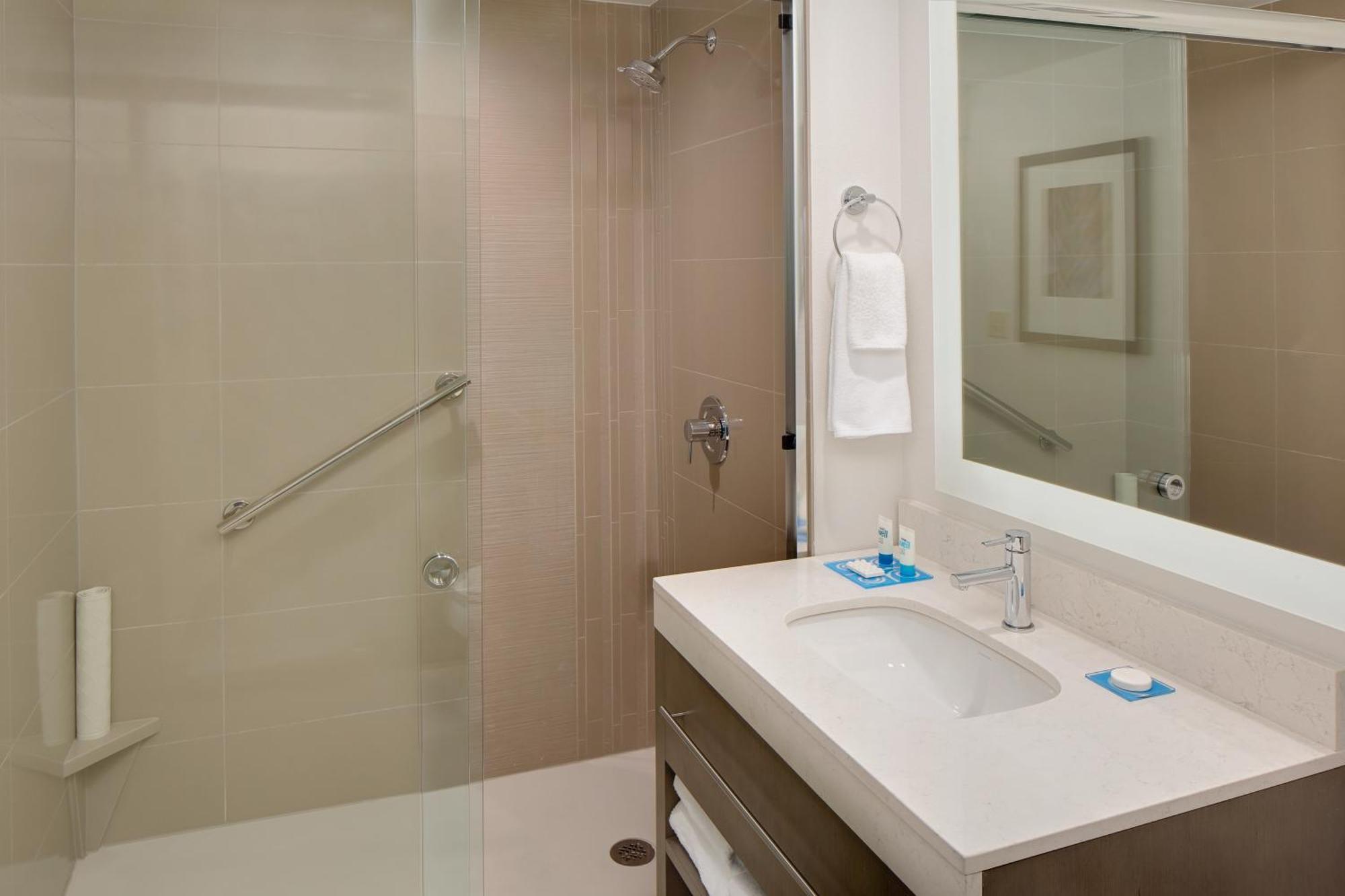 Hyatt House Across From Universal Hotel 3*