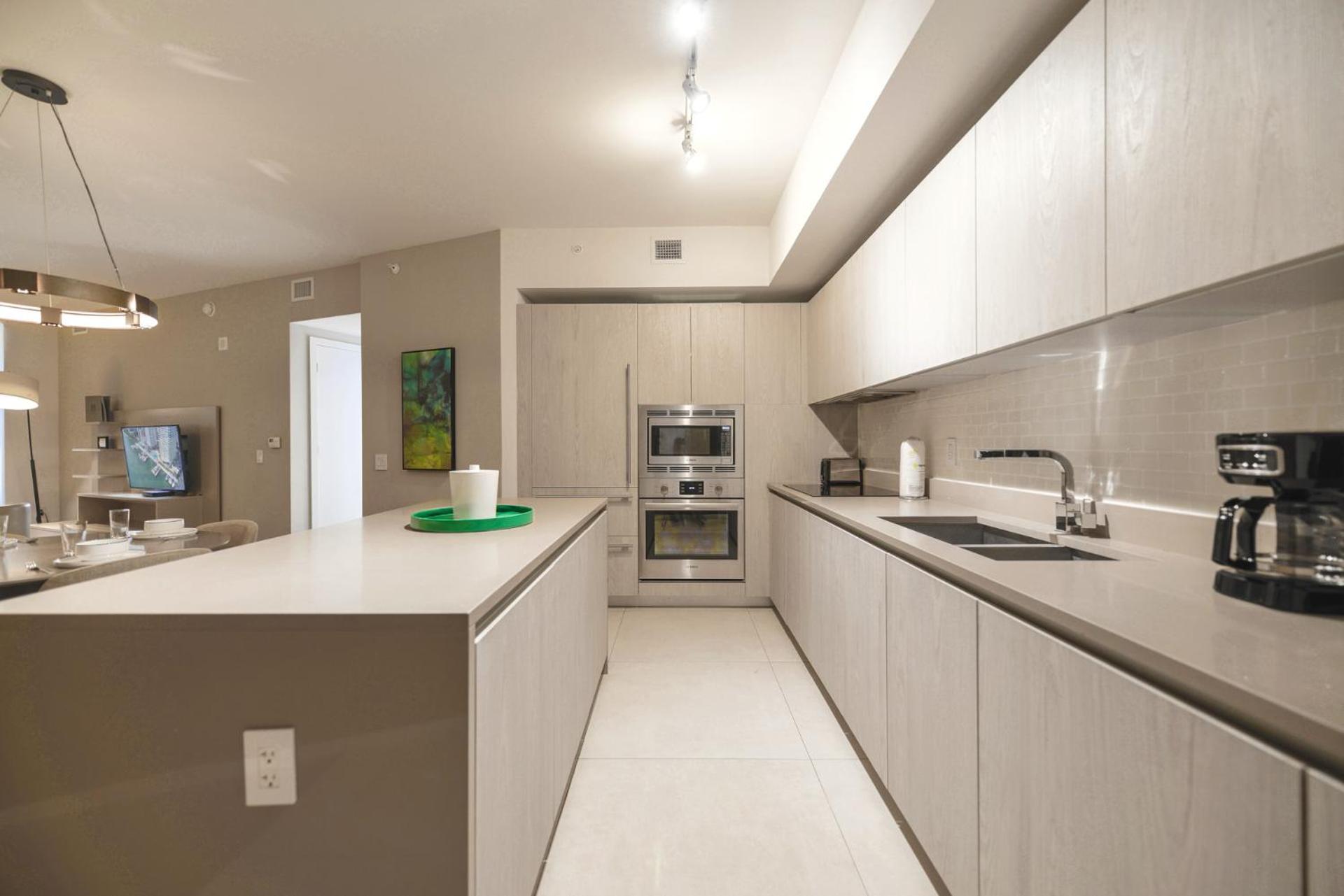 Beautiful Views From A Comfortable With Access! Apartment *
