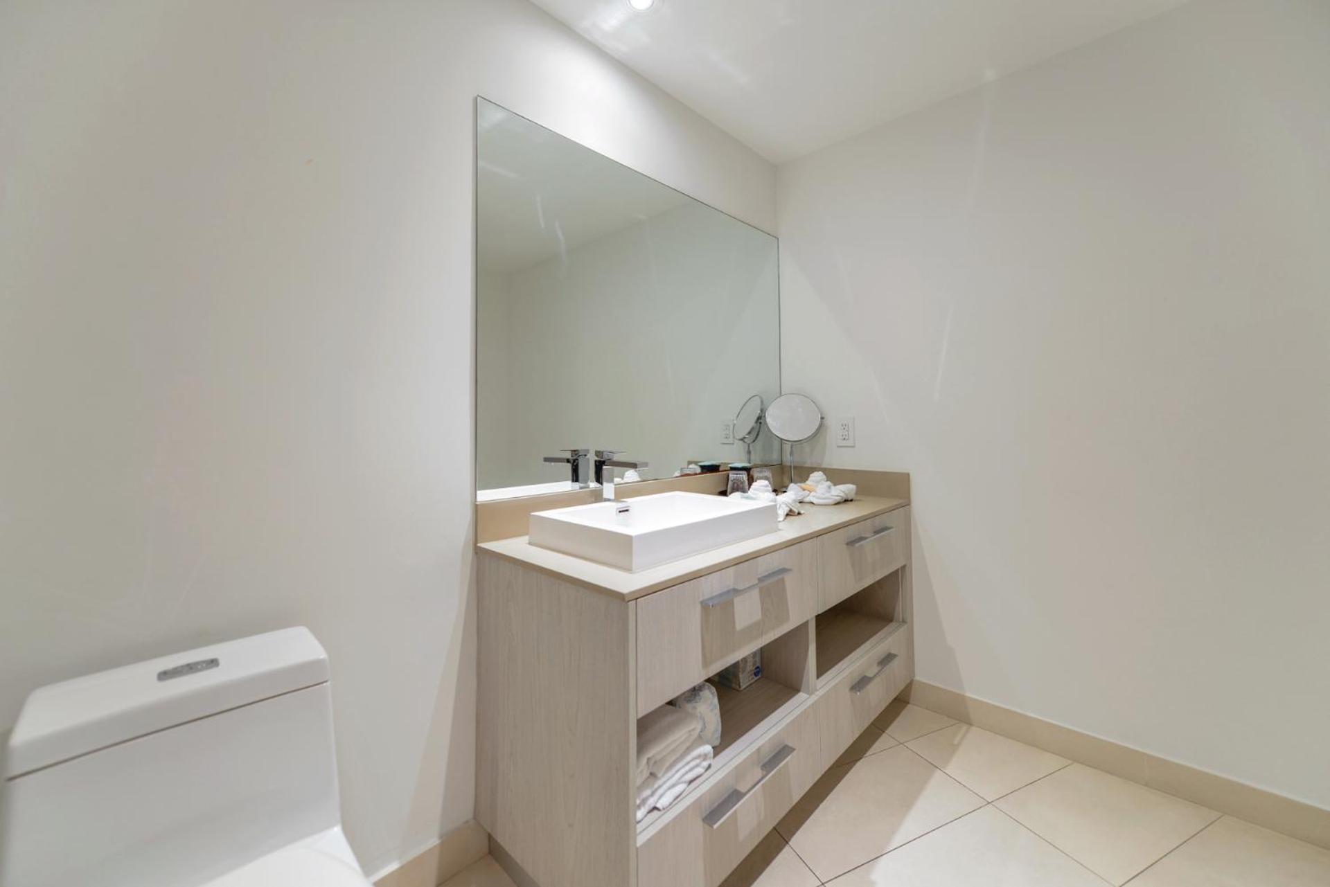 Beautiful Views From A Comfortable With Access!