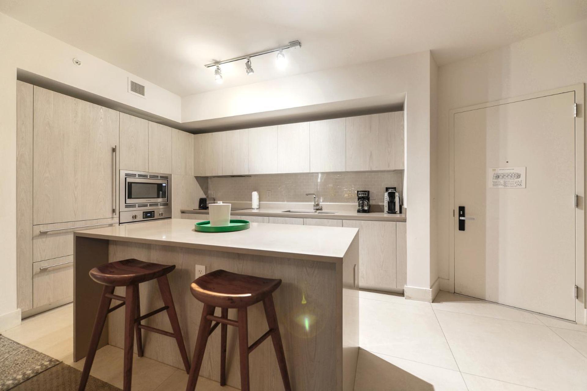 Apartment Beautiful Views From A Comfortable With Access! *