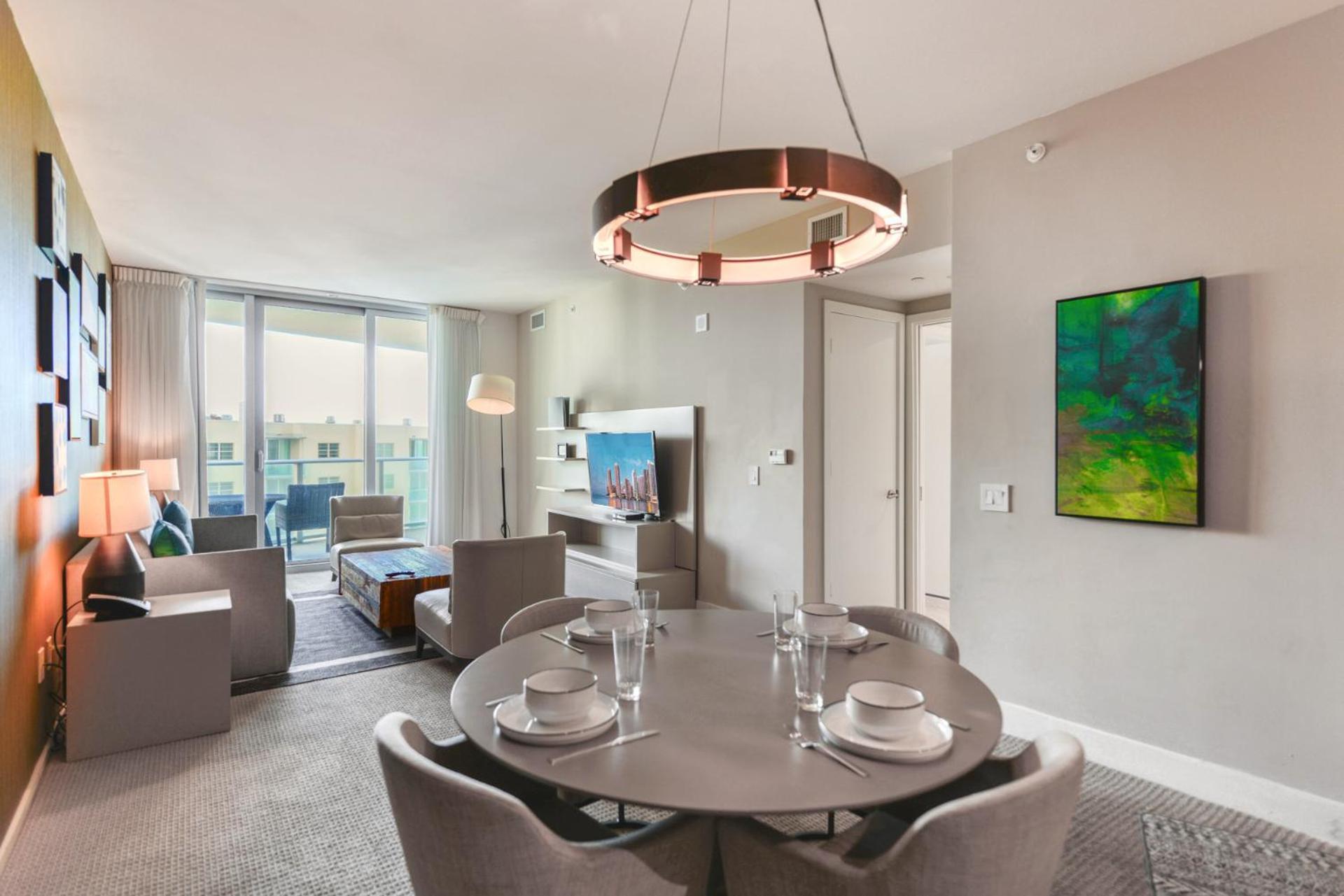 Beautiful Views From A Comfortable With Access! Apartment *