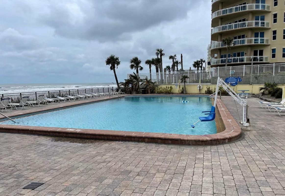 Single Or Double Oceanfront Pool & Tiki Daytona Beach Shores