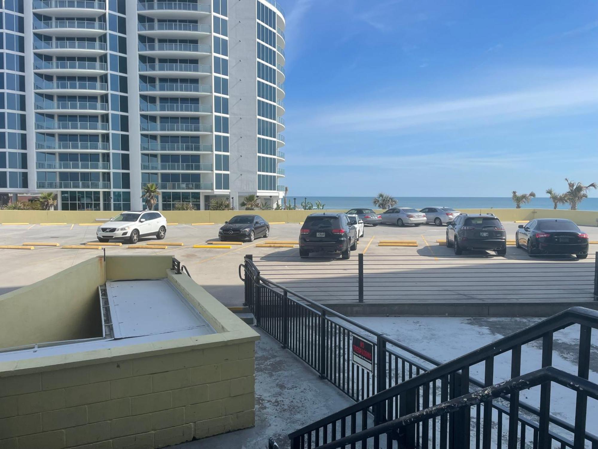Single Or Double Oceanfront Pool & Tiki