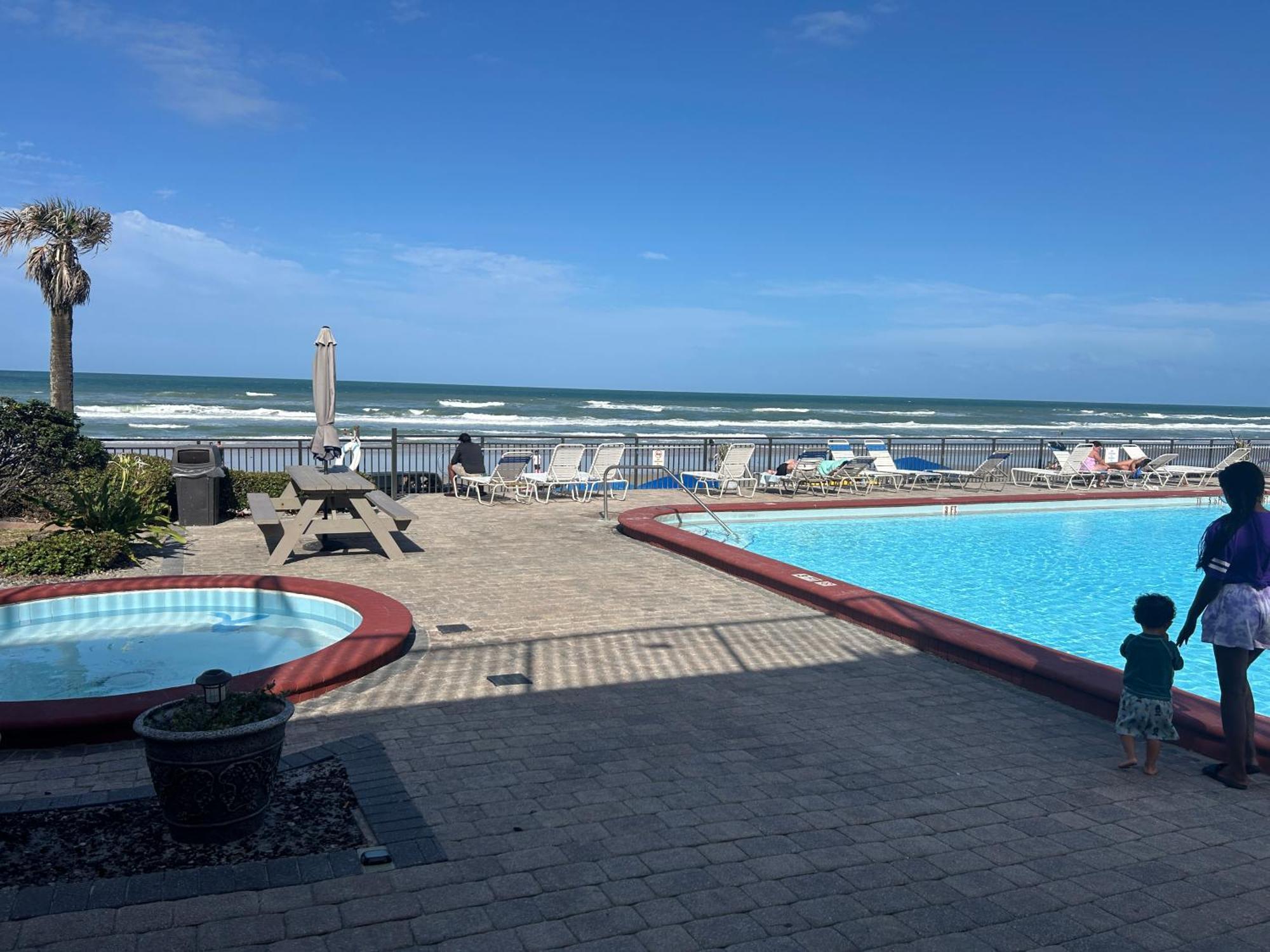 Aparthotel Single Or Double Oceanfront Pool & Tiki Daytona Beach Shores