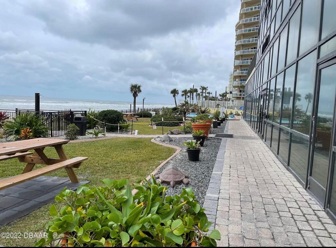 Single Or Double Oceanfront Pool & Tiki Daytona Beach Shores