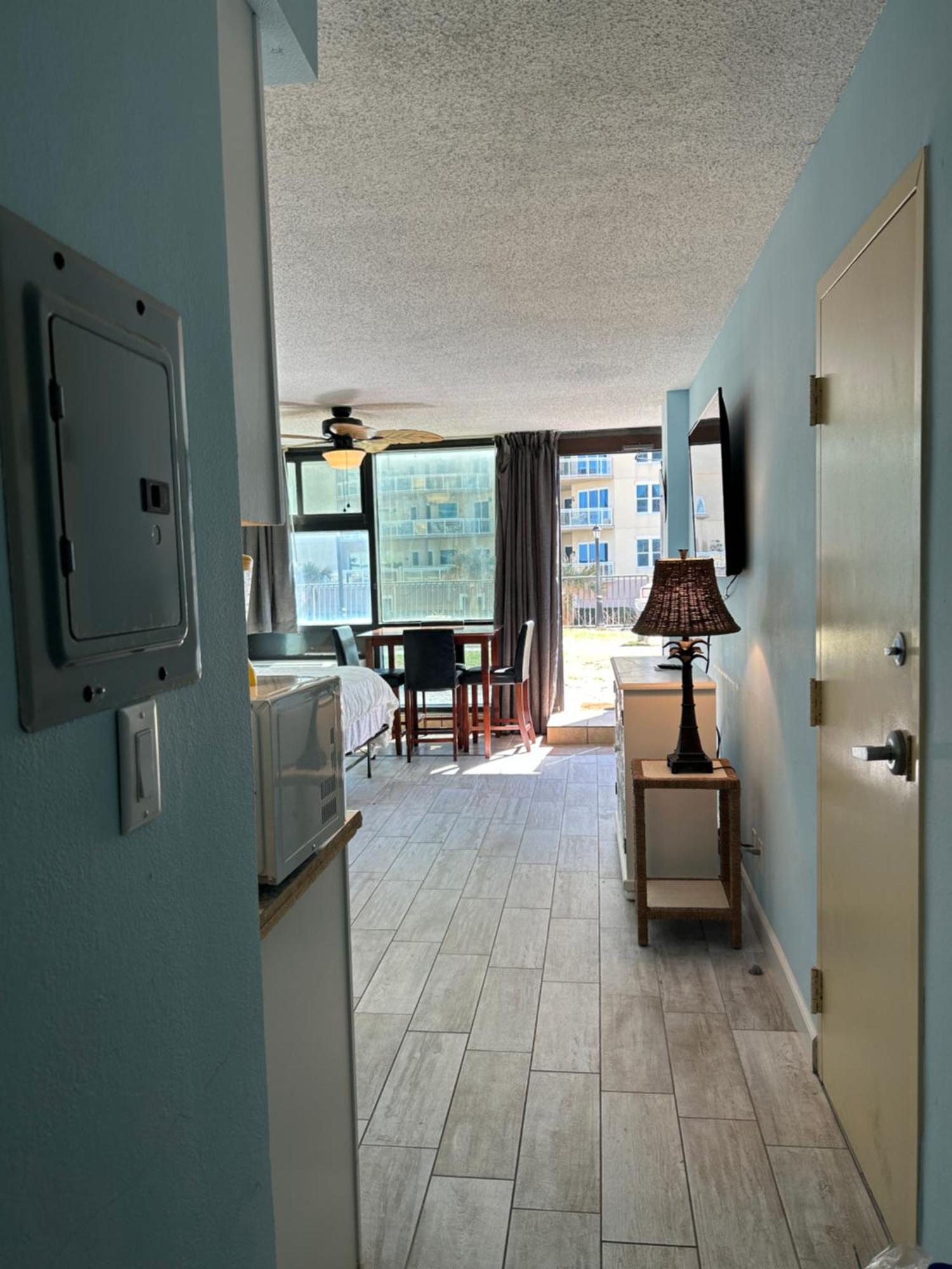 Single Or Double Oceanfront Pool & Tiki *