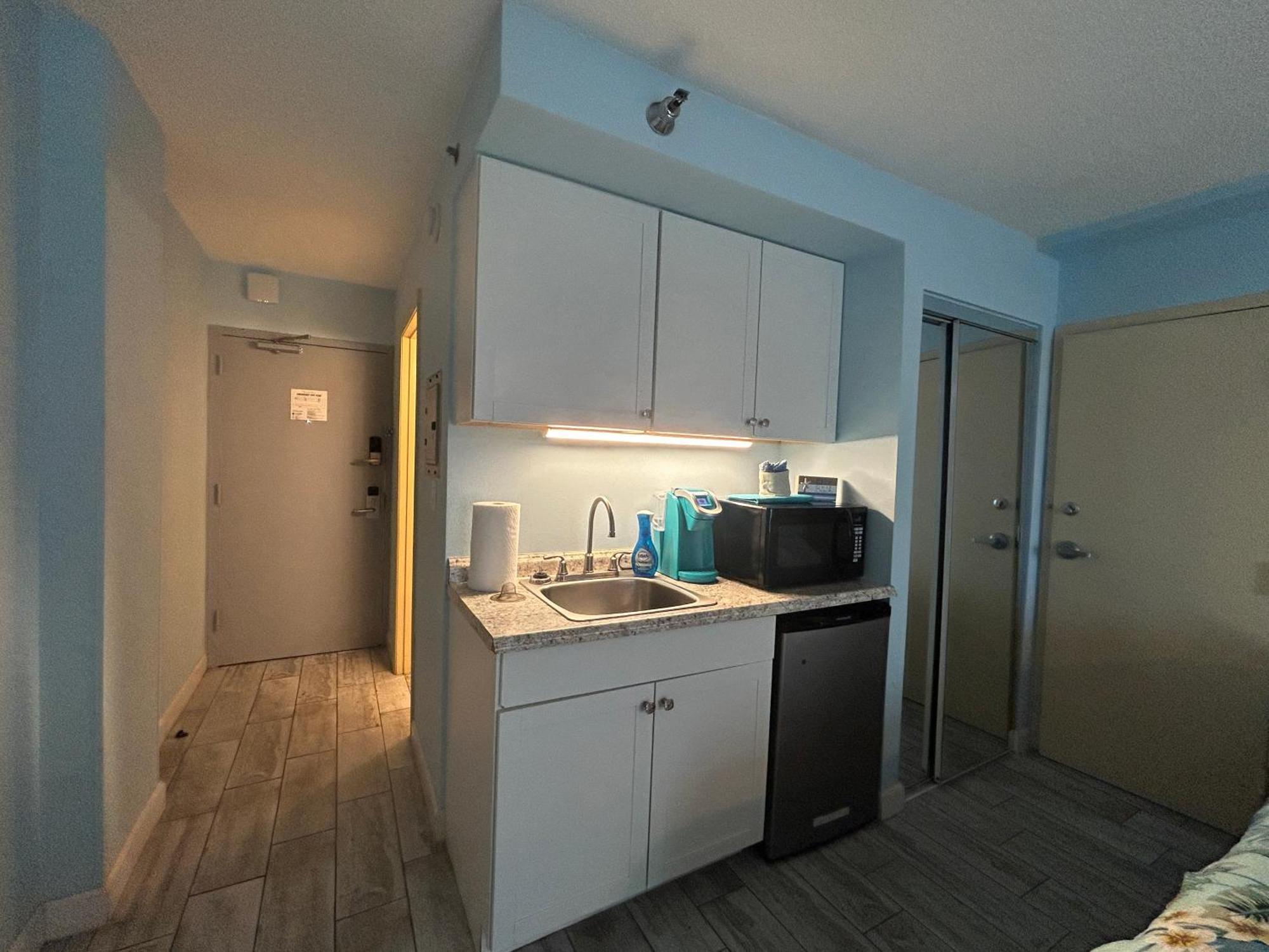 Single Or Double Oceanfront Pool & Tiki Daytona Beach Shores