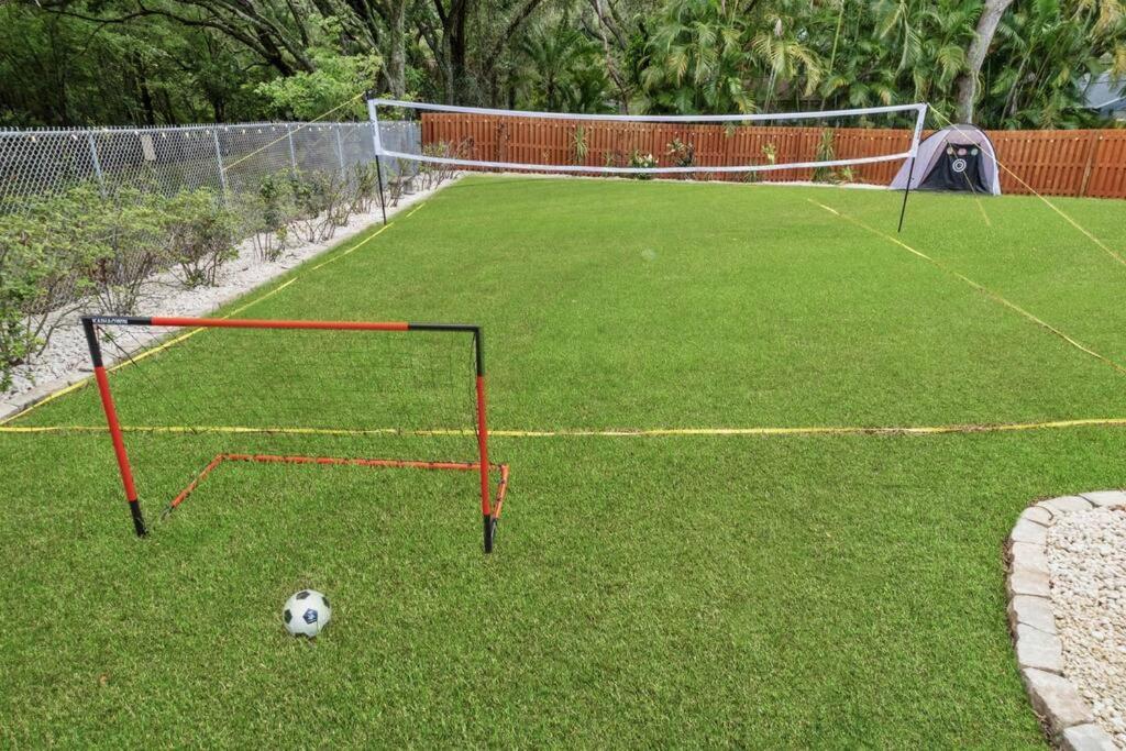 Backyard Games, Fire Pit, Heated Pool, Near Ozona