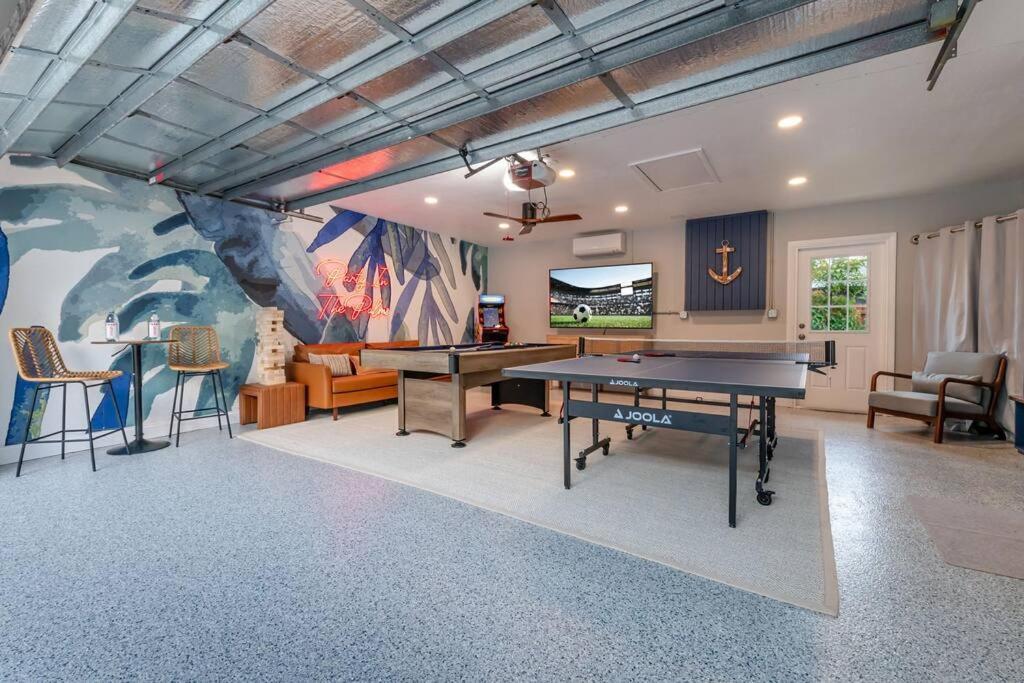 Backyard Games, Fire Pit, Heated Pool, Near Holiday home Ozona