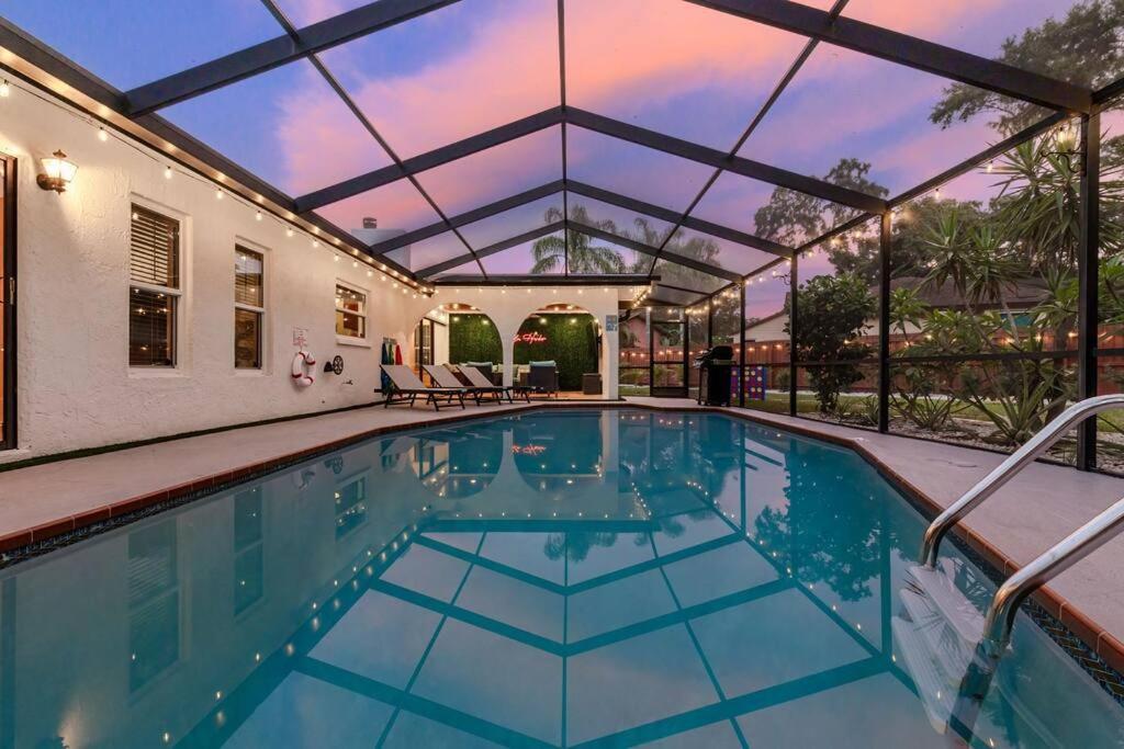 Holiday home Backyard Games, Fire Pit, Heated Pool, Near Ozona