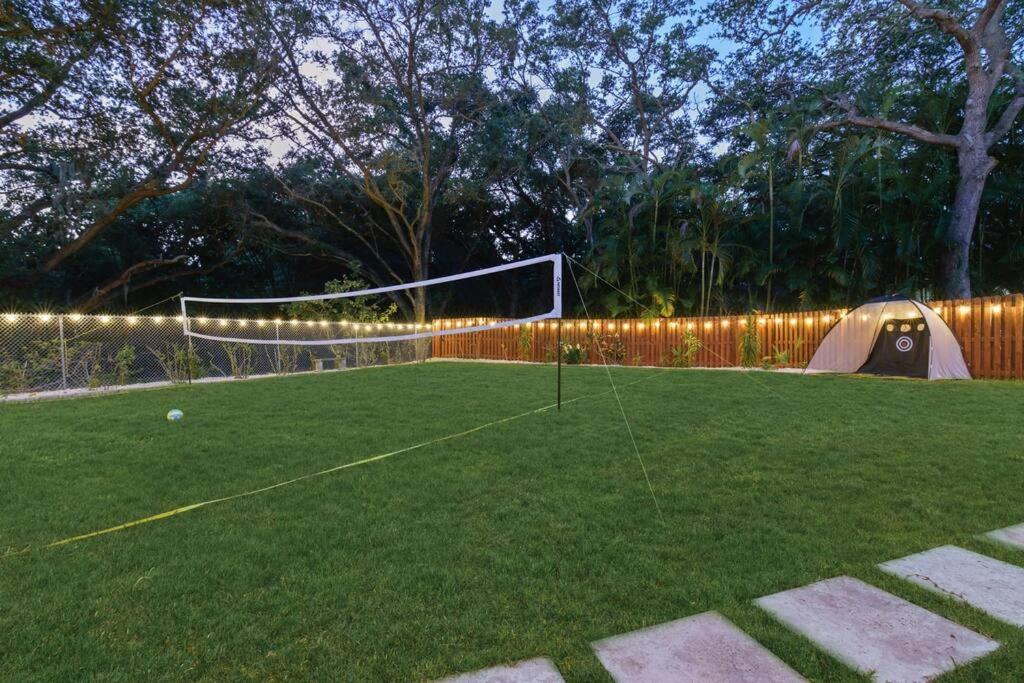 Holiday home Backyard Games, Fire Pit, Heated Pool, Near Ozona