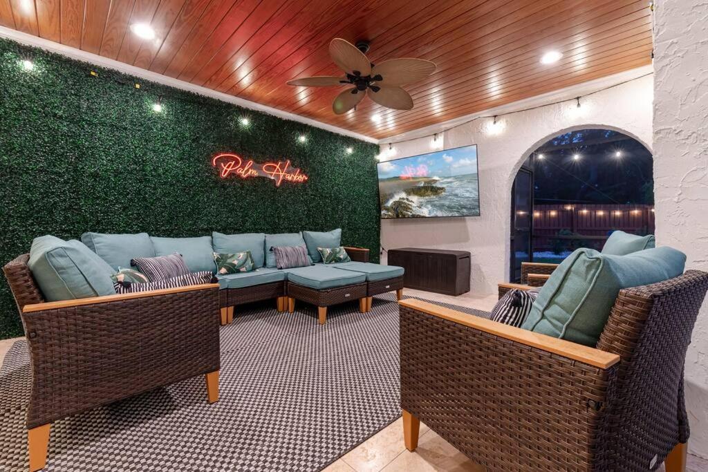 Backyard Games, Fire Pit, Heated Pool, Near Holiday home *