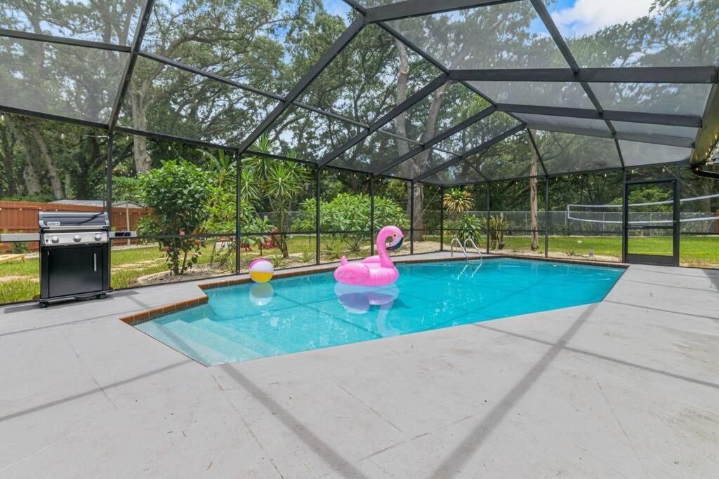 Backyard Games, Fire Pit, Heated Pool, Near Holiday home