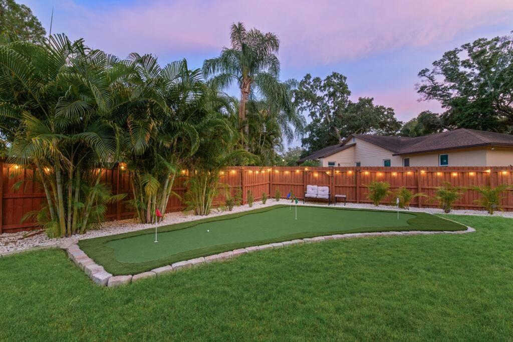 Holiday home Backyard Games, Fire Pit, Heated Pool, Near