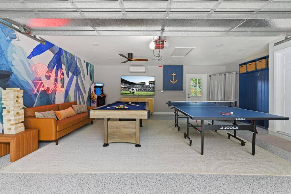 Backyard Games, Fire Pit, Heated Pool, Near Holiday home
