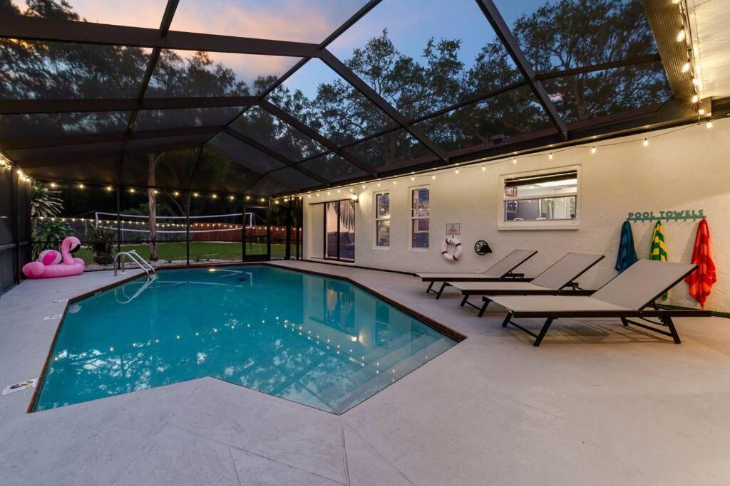 Backyard Games, Fire Pit, Heated Pool, Near Holiday home *