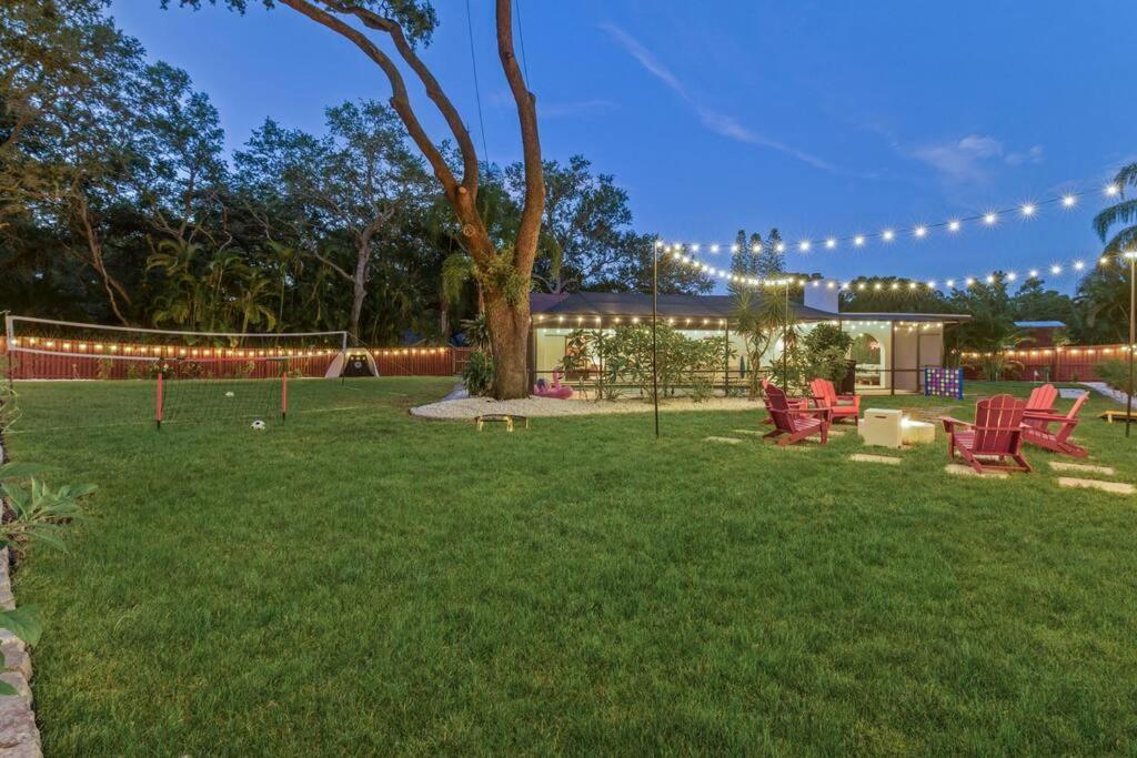 Holiday home Backyard Games, Fire Pit, Heated Pool, Near *