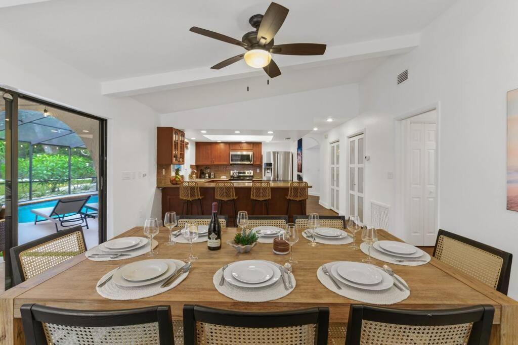 Holiday home Backyard Games, Fire Pit, Heated Pool, Near Ozona