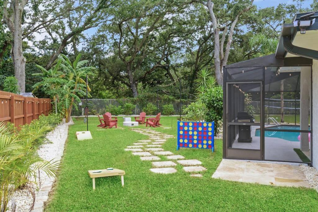 Backyard Games, Fire Pit, Heated Pool, Near Holiday home *