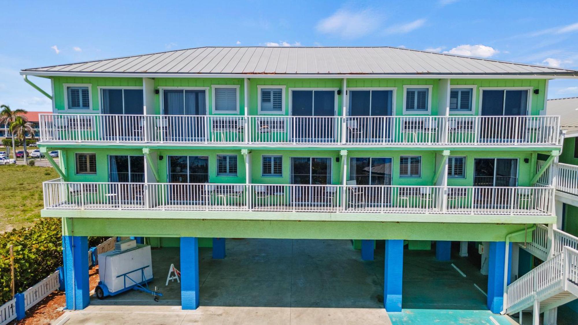 Ocean View With Balcony- King Bed #25 Hotel