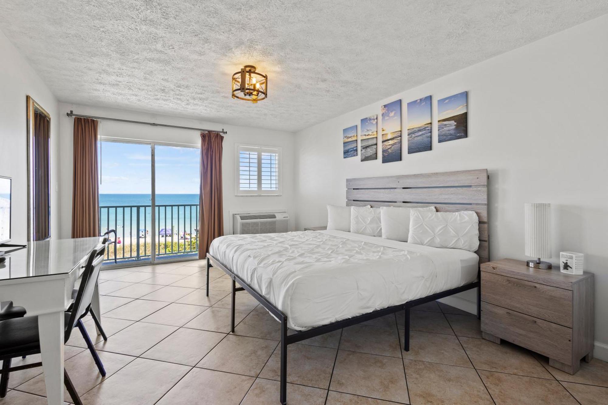 Ocean View With Balcony- King Bed #25 Hotel Fort Pierce