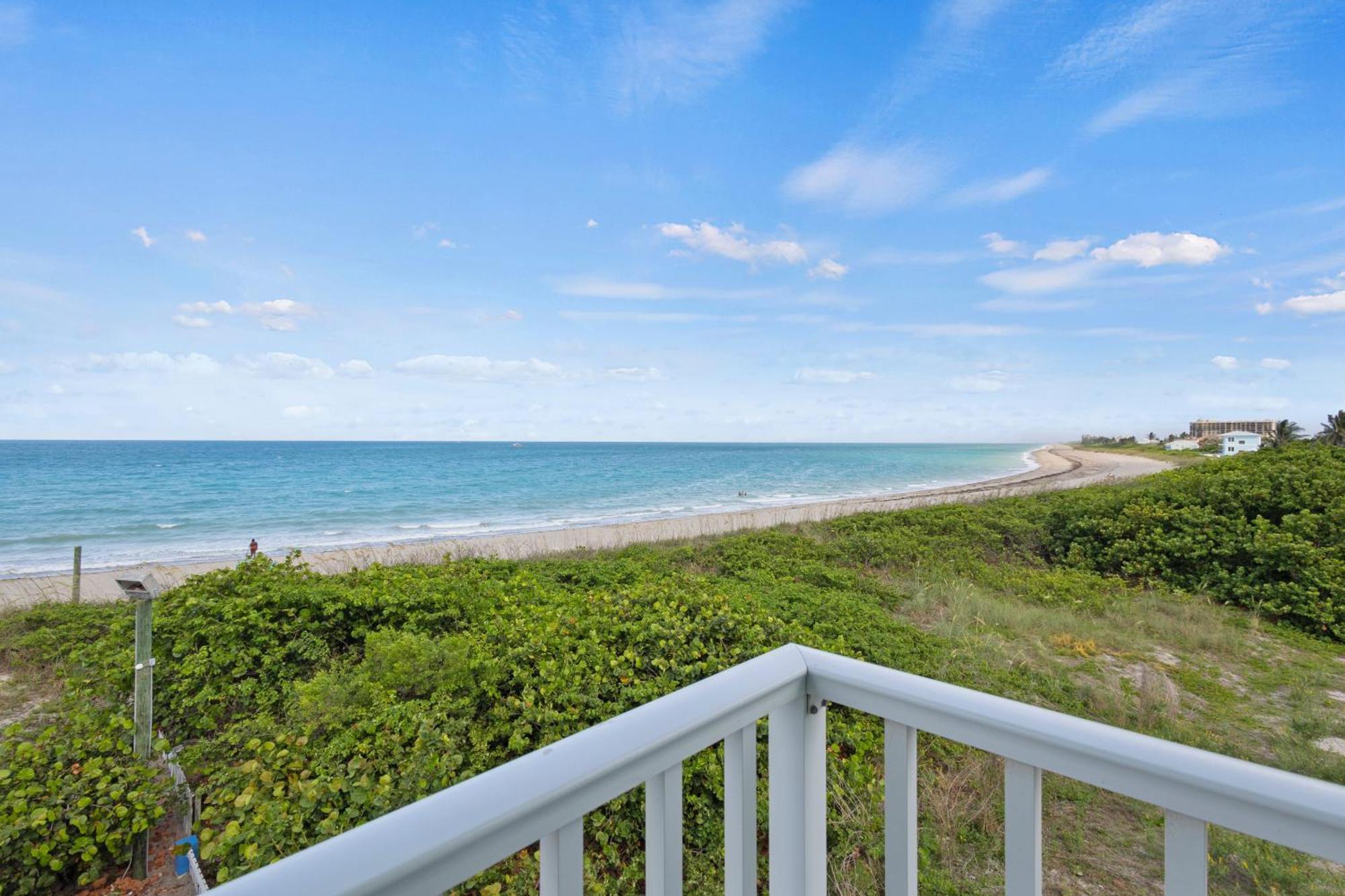 Hotel Ocean View With Balcony- King Bed #25 Fort Pierce