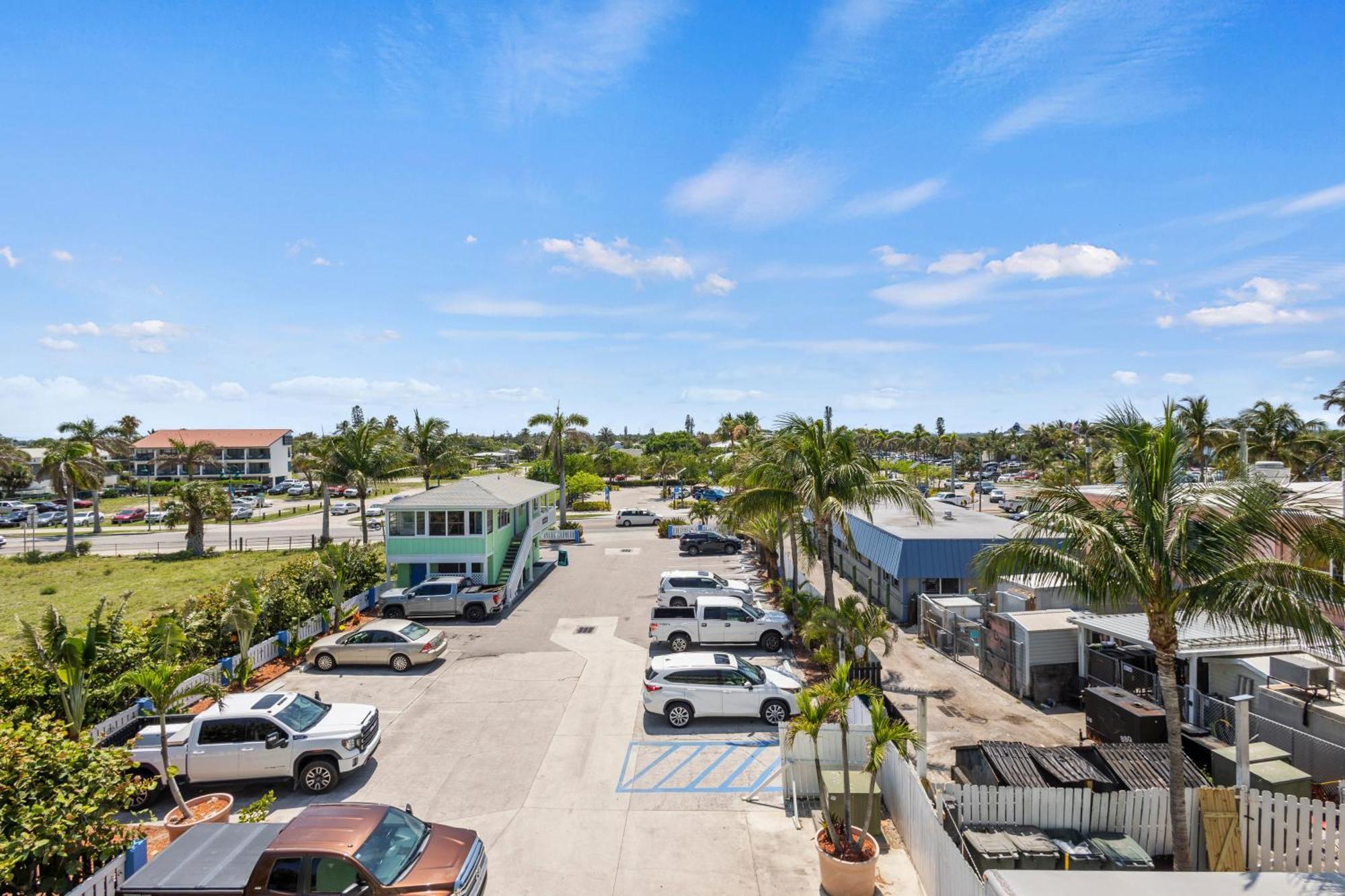 Hotel Ocean View With Balcony- King Bed #25 Fort Pierce