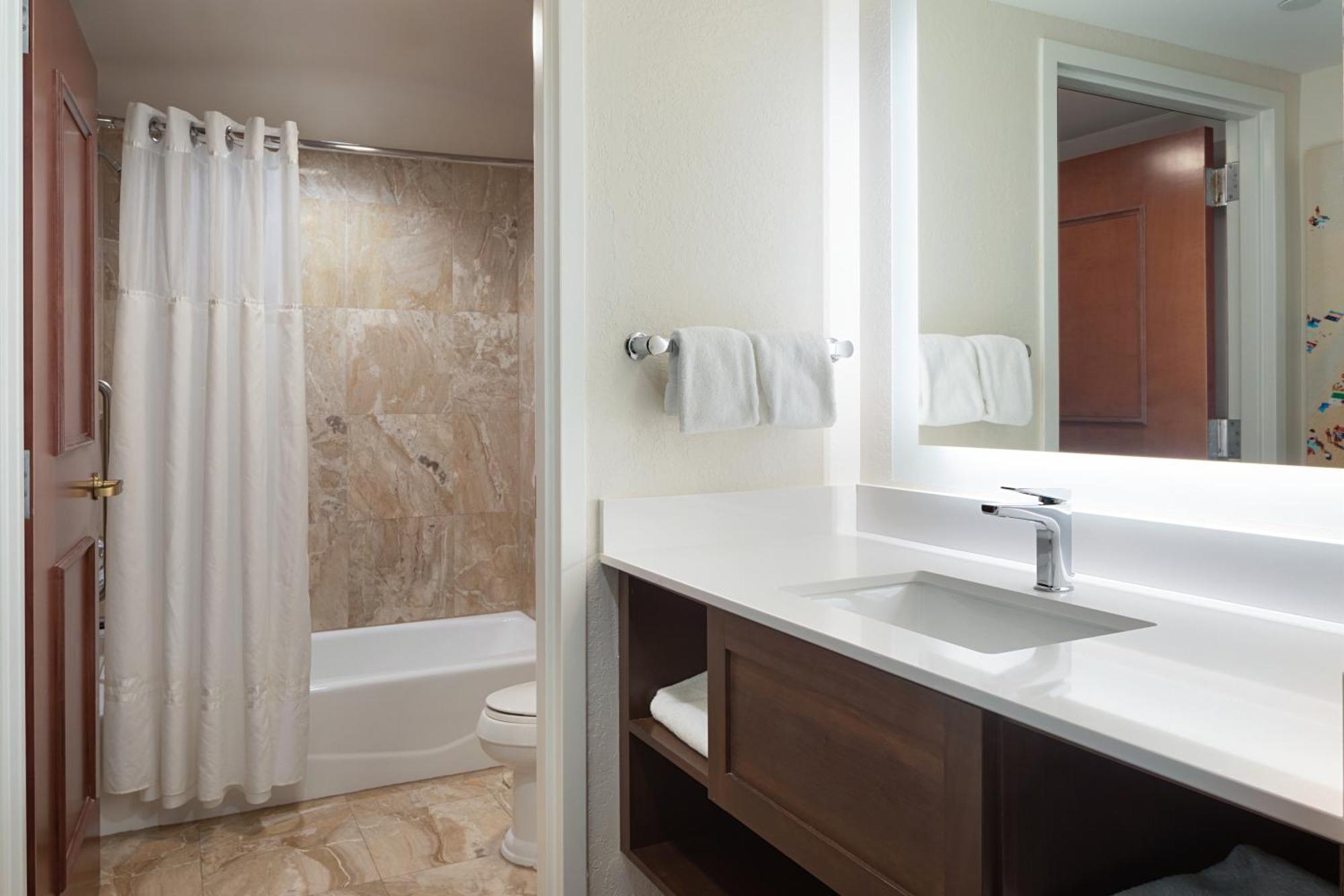 The Atlantic On The Ave 4*