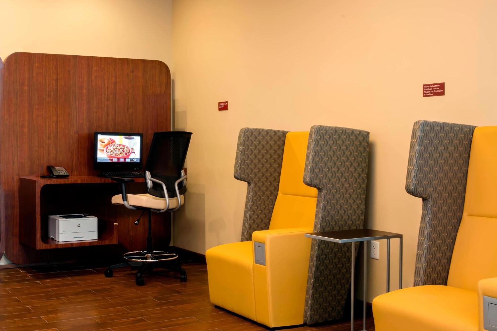 Hotel Towneplace Orlando At Flamingo Crossings Town Center/western Entrance 3*