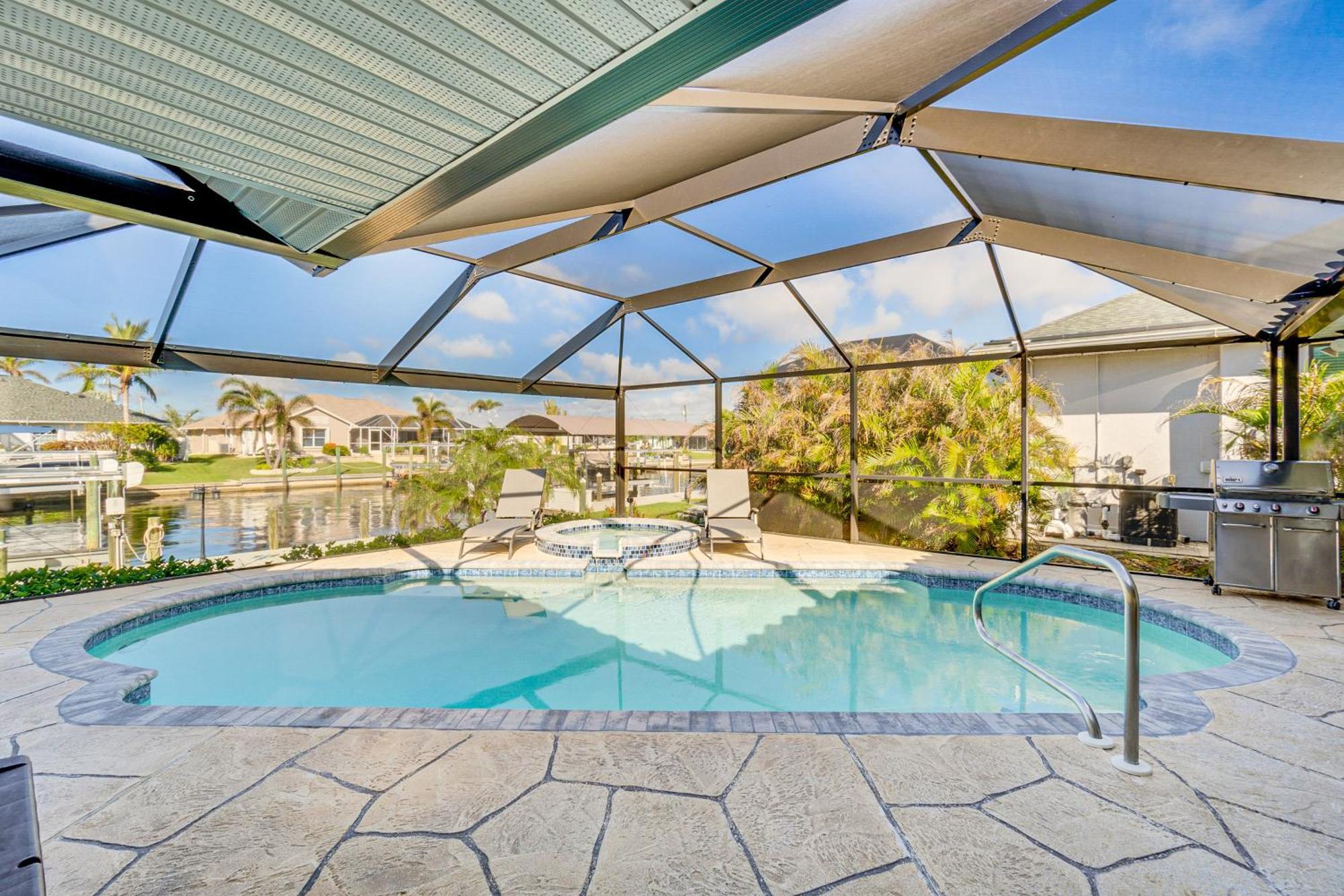 Luxe Waterfront Oasis With Dock, Heated Pool And Spa! Holiday home Port Charlotte