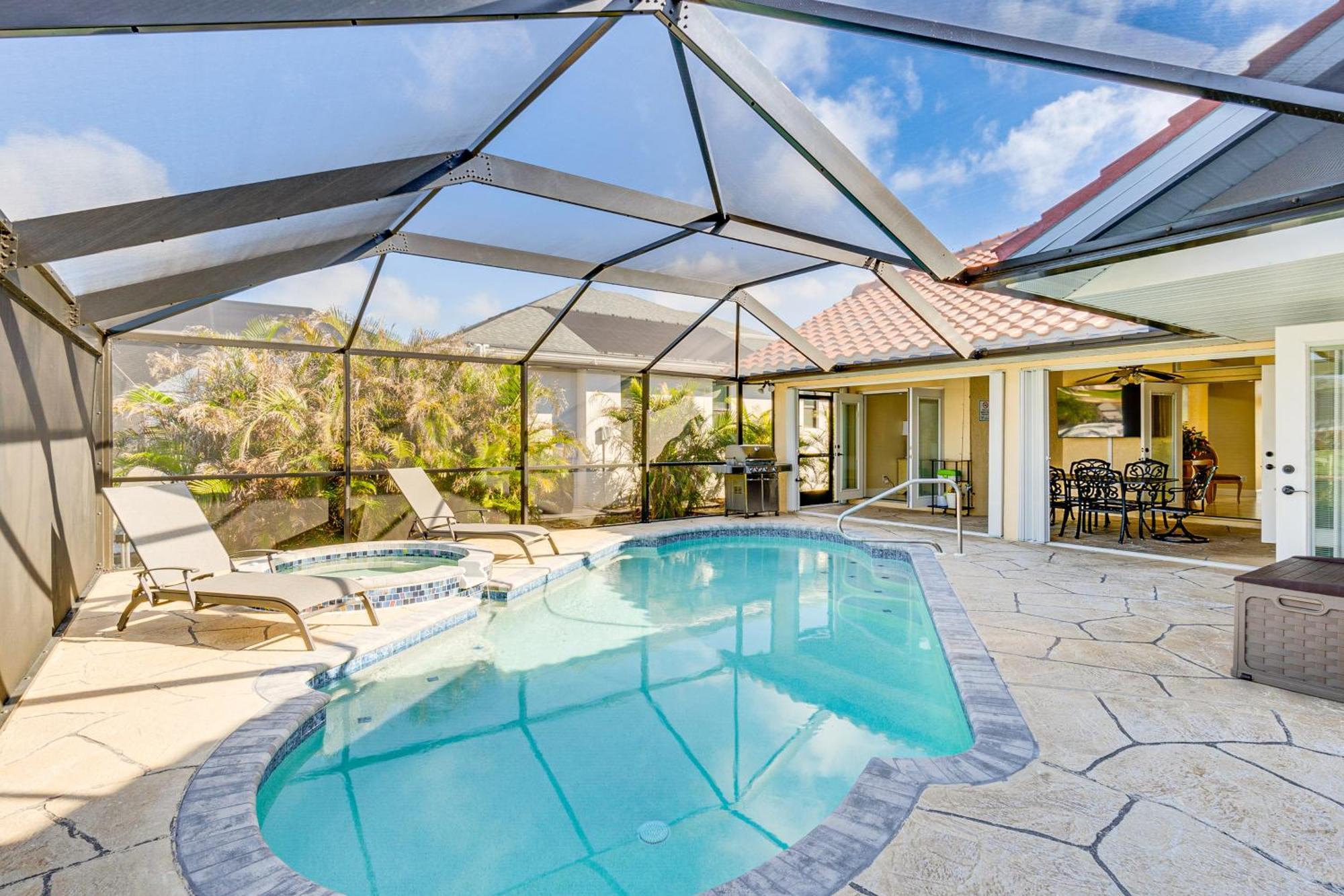Holiday home Luxe Waterfront Oasis With Dock, Heated Pool And Spa! Port Charlotte