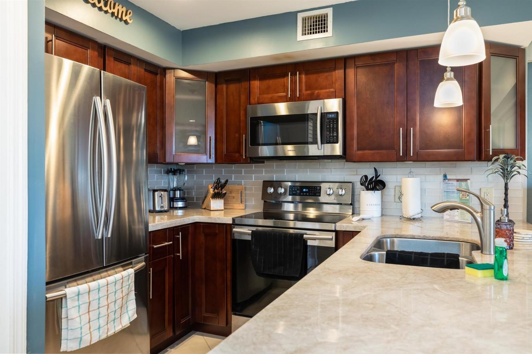 Apartment 2402 Ocean Pointe *